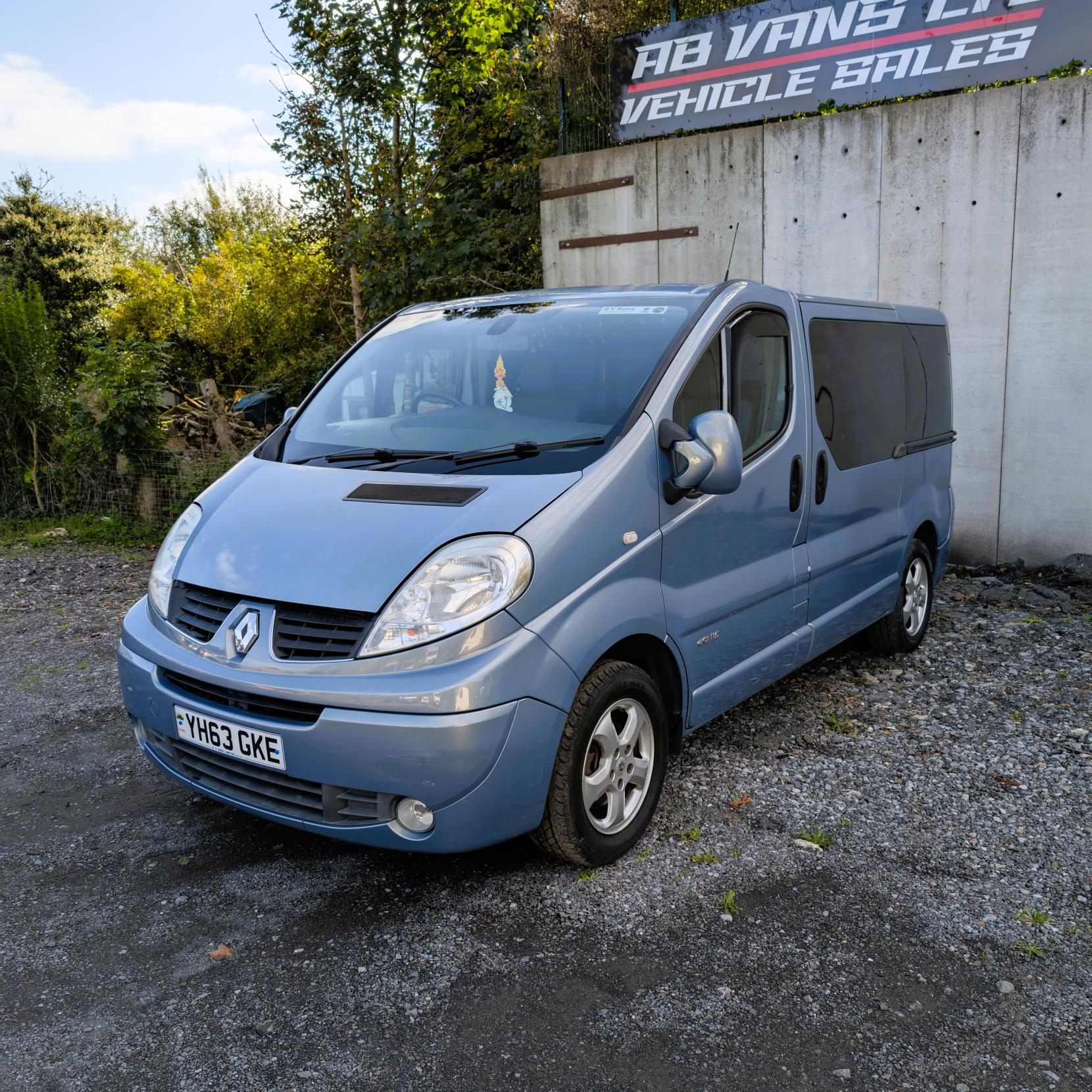 Renault Trafic RENAULT TRAFIC SPORT AUTOMATIC CAMPER VAN U SHAPE DAY VAN