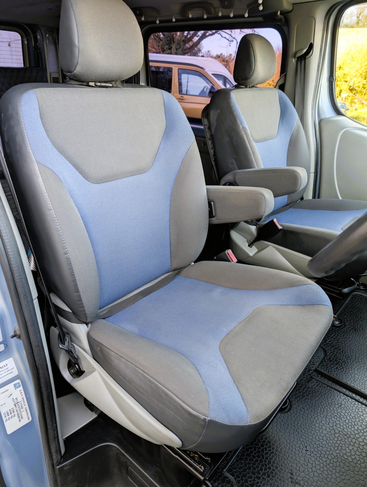 Renault Trafic RENAULT TRAFIC SPORT AUTOMATIC CAMPER VAN U SHAPE DAY VAN