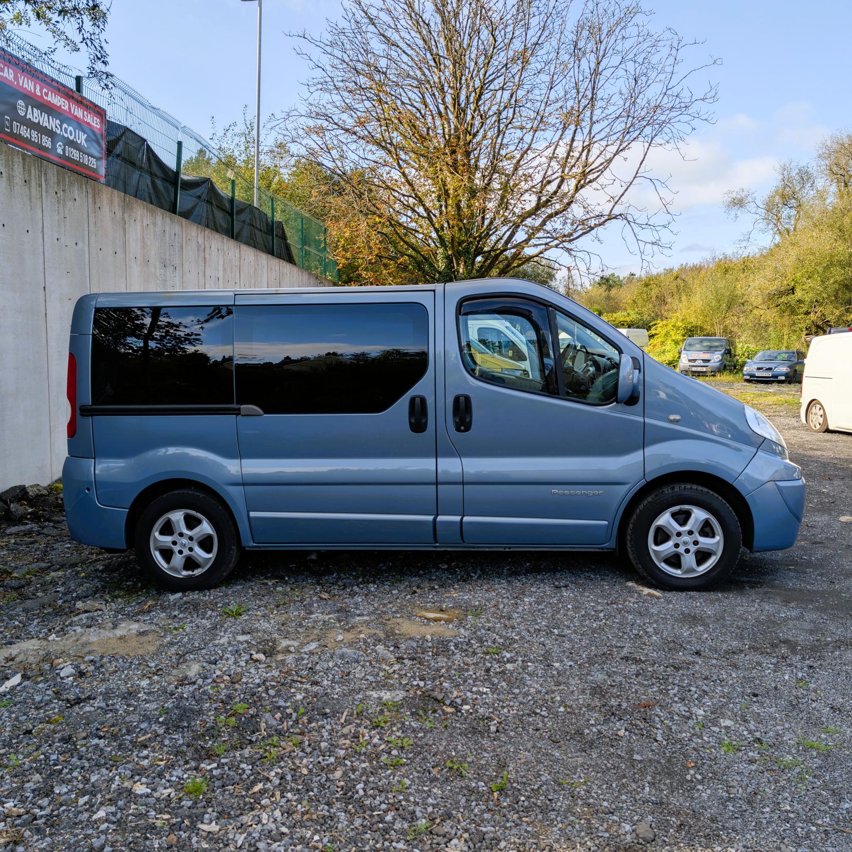 Renault Trafic RENAULT TRAFIC SPORT AUTOMATIC CAMPER VAN U SHAPE DAY VAN