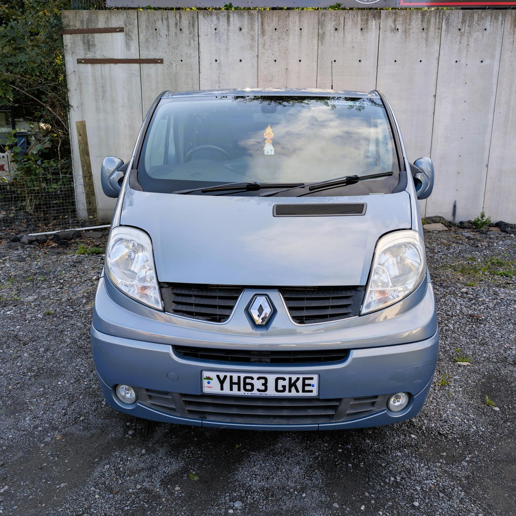 Renault Trafic RENAULT TRAFIC SPORT AUTOMATIC CAMPER VAN U SHAPE DAY VAN