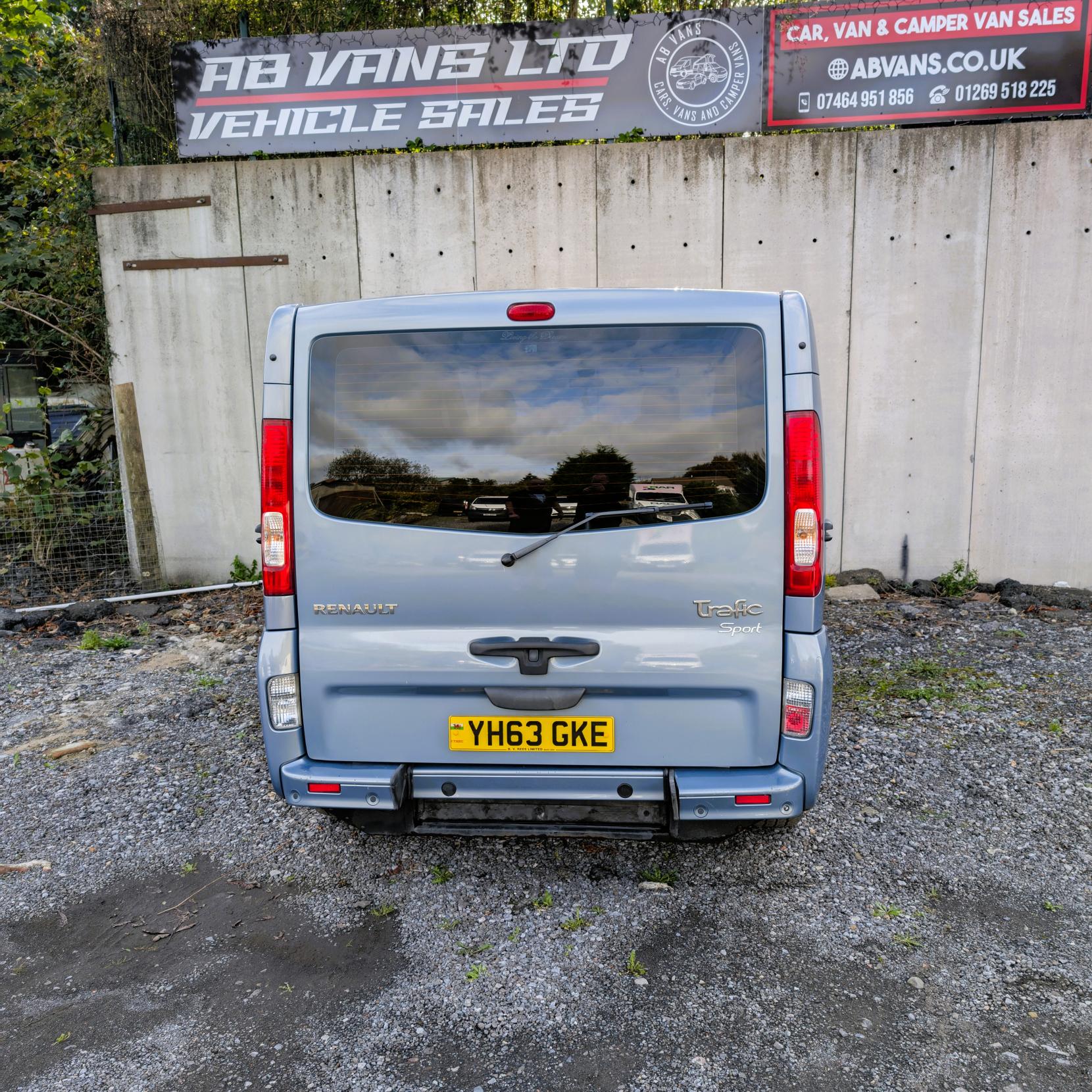 Renault Trafic RENAULT TRAFIC SPORT AUTOMATIC CAMPER VAN U SHAPE DAY VAN