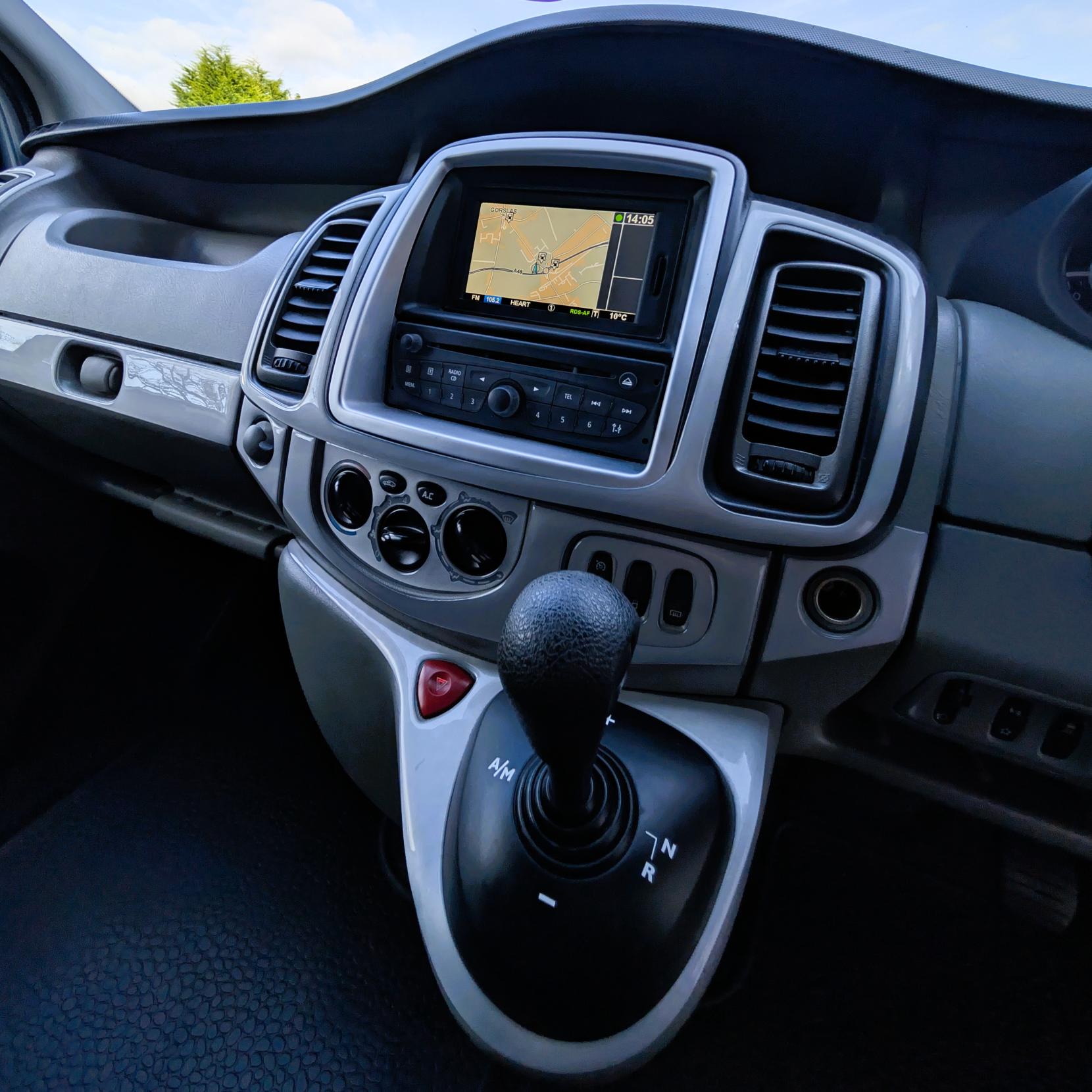 Renault Trafic RENAULT TRAFIC SPORT AUTOMATIC CAMPER VAN U SHAPE DAY VAN