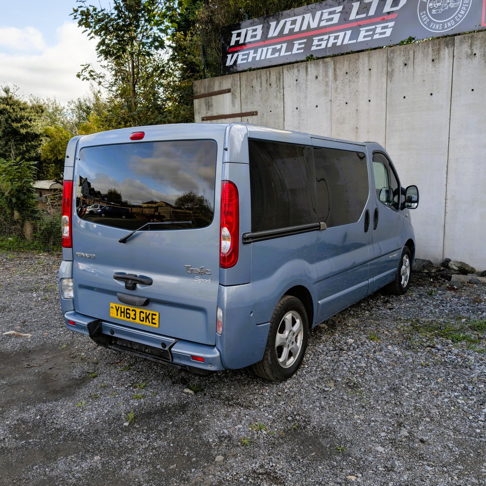 Renault Trafic RENAULT TRAFIC SPORT AUTOMATIC CAMPER VAN U SHAPE DAY VAN
