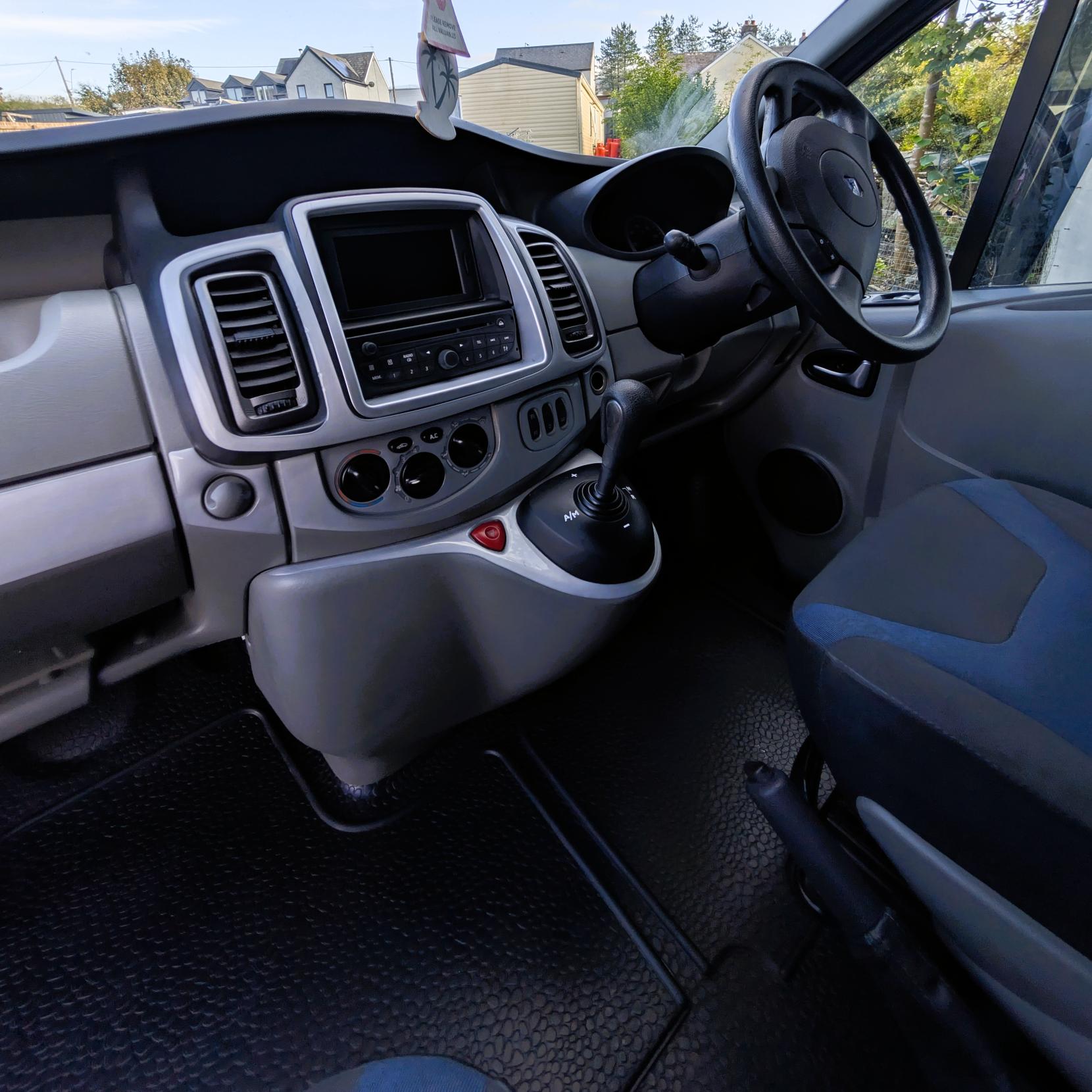 Renault Trafic RENAULT TRAFIC SPORT AUTOMATIC CAMPER VAN U SHAPE DAY VAN