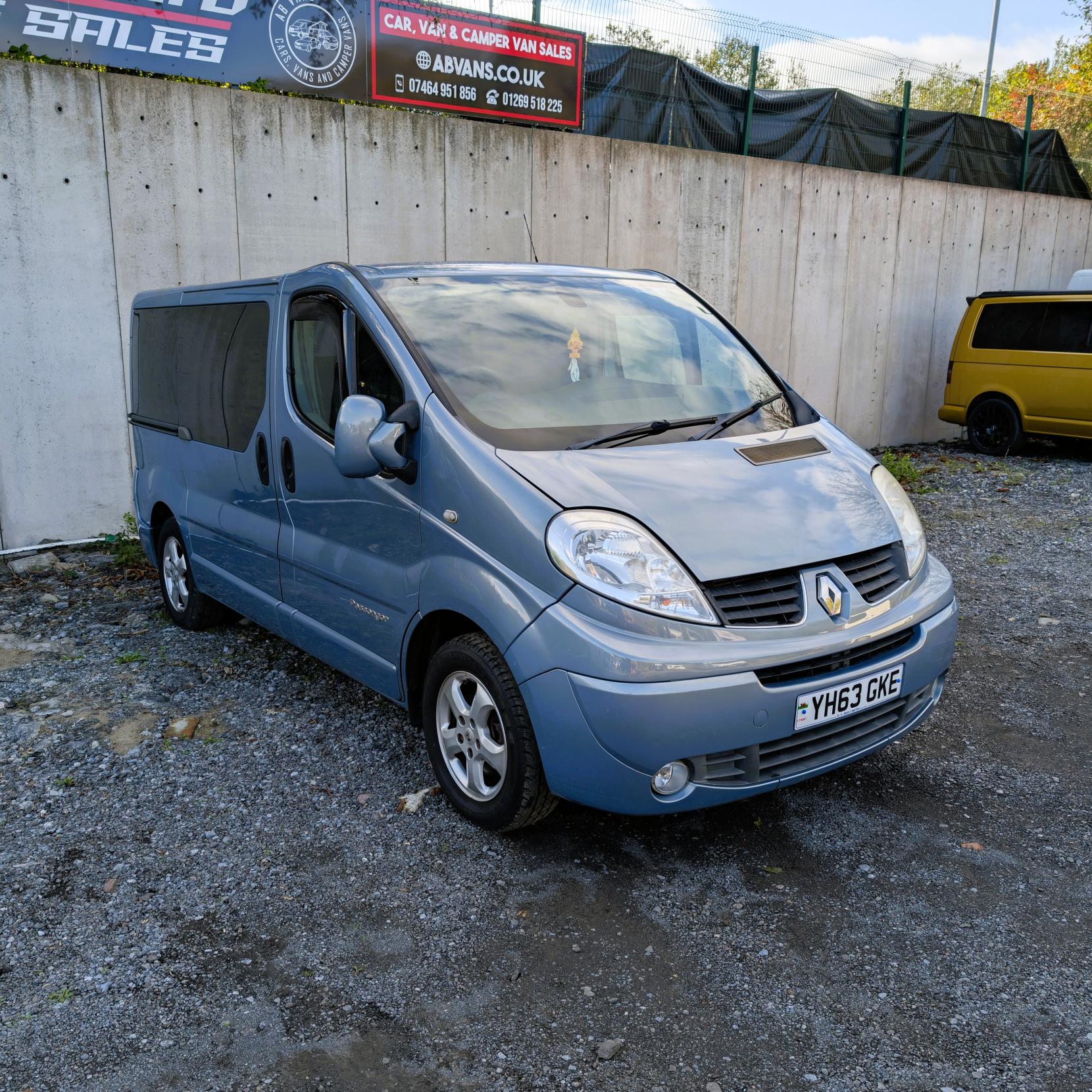 Renault Trafic RENAULT TRAFIC SPORT AUTOMATIC CAMPER VAN U SHAPE DAY VAN