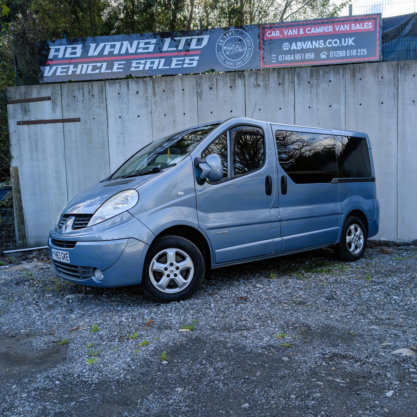 Renault Trafic RENAULT TRAFIC SPORT AUTOMATIC CAMPER VAN U SHAPE DAY VAN