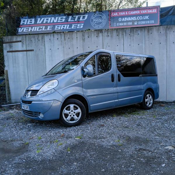 Renault Trafic RENAULT TRAFIC SPORT AUTOMATIC CAMPER VAN U SHAPE DAY VAN 