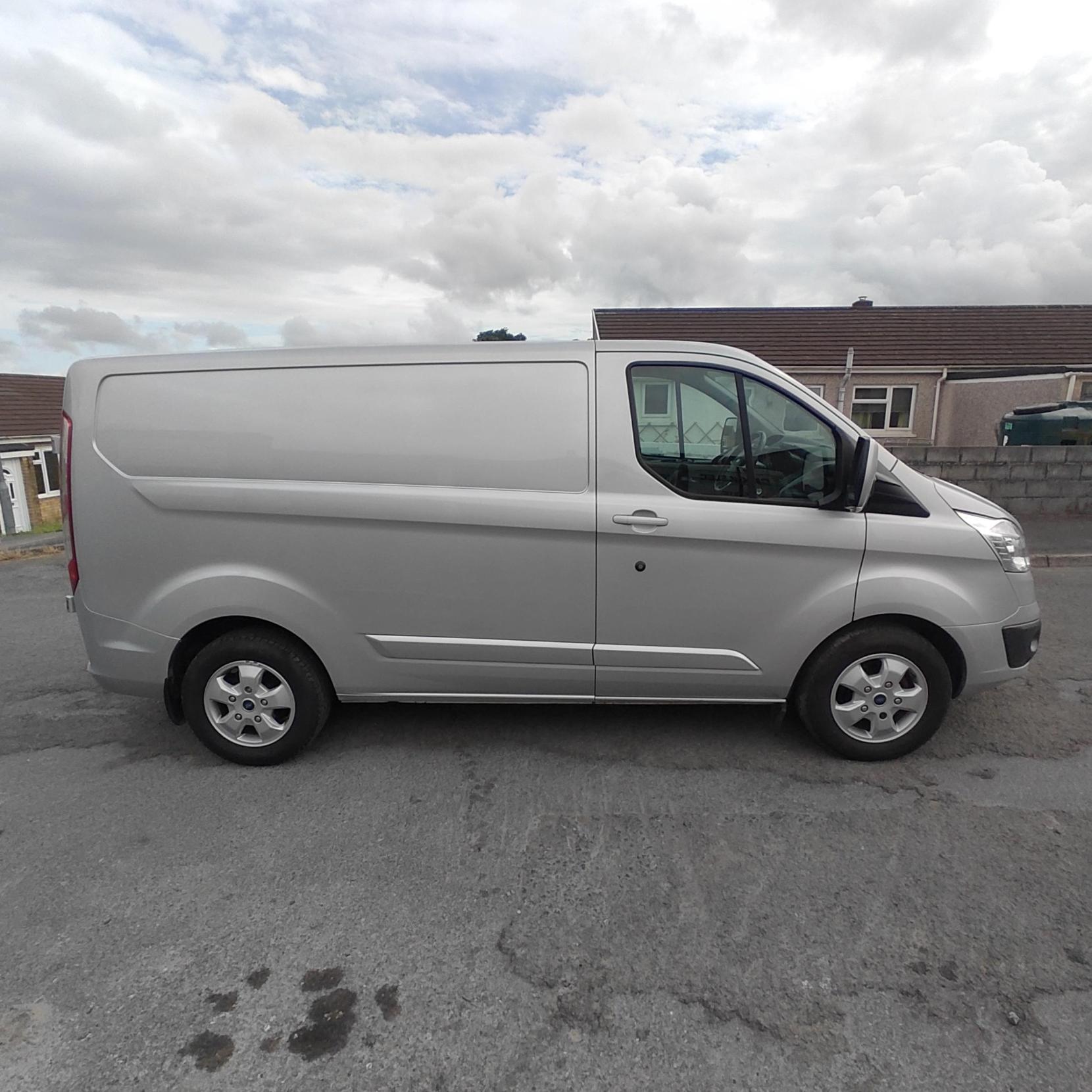 Ford Transit Custom 2.0 TDCi 270 Limited Panel Van 5dr Diesel Manual L1 H2 (157 g/km, 128 bhp)