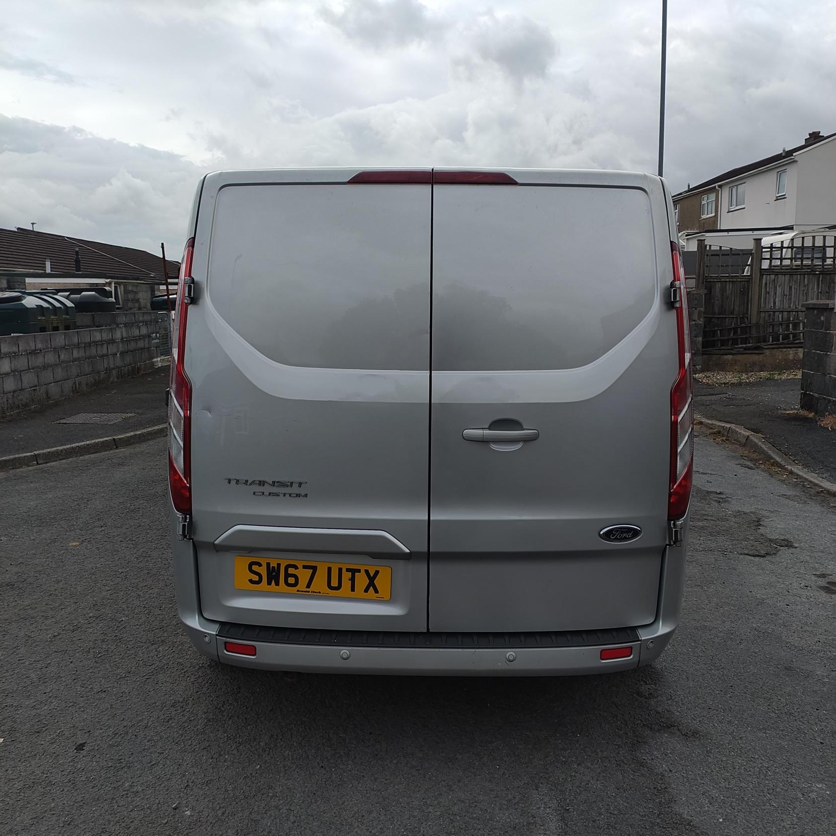 Ford Transit Custom 2.0 TDCi 270 Limited Panel Van 5dr Diesel Manual L1 H2 (157 g/km, 128 bhp)