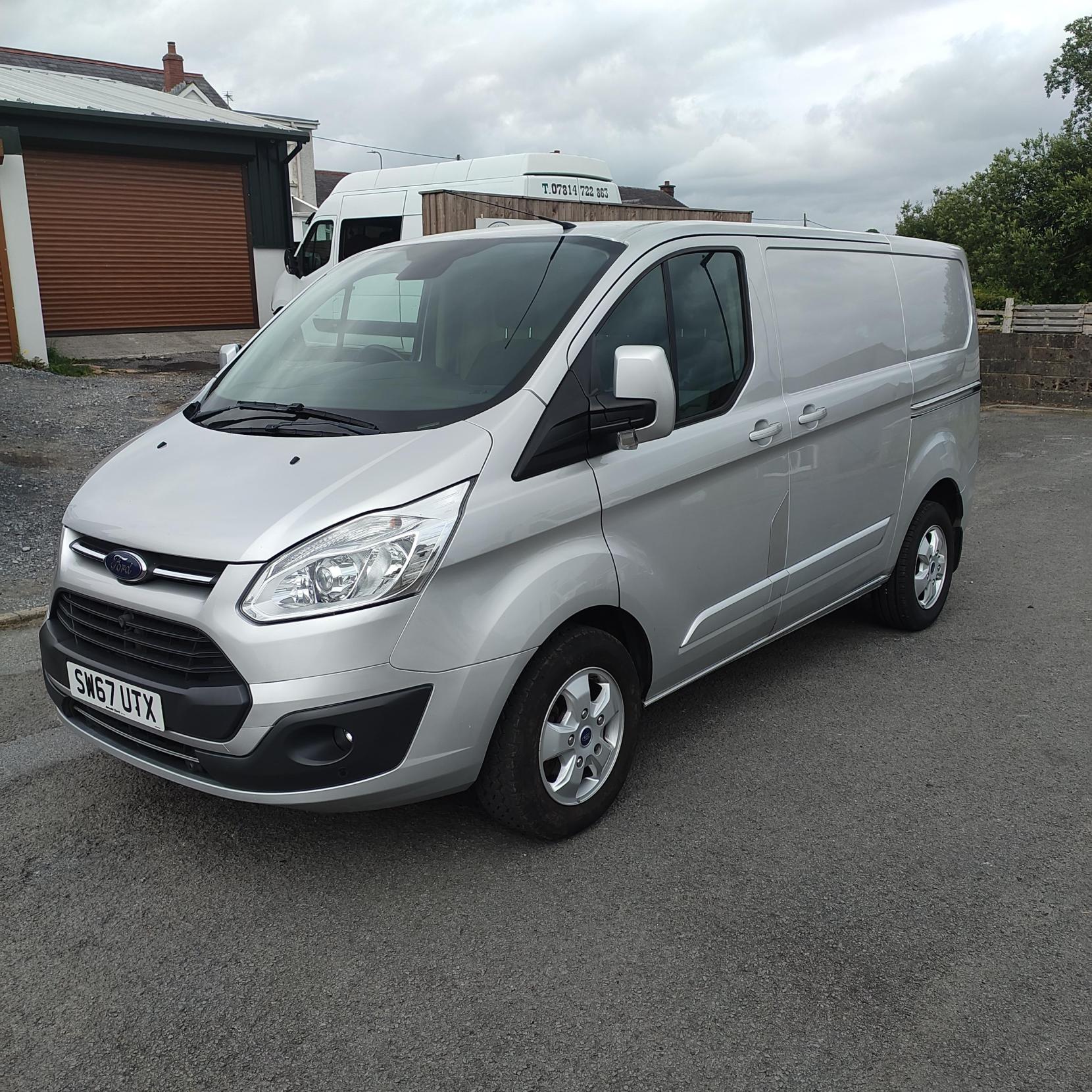 Ford Transit Custom 2.0 TDCi 270 Limited Panel Van 5dr Diesel Manual L1 H2 (157 g/km, 128 bhp)