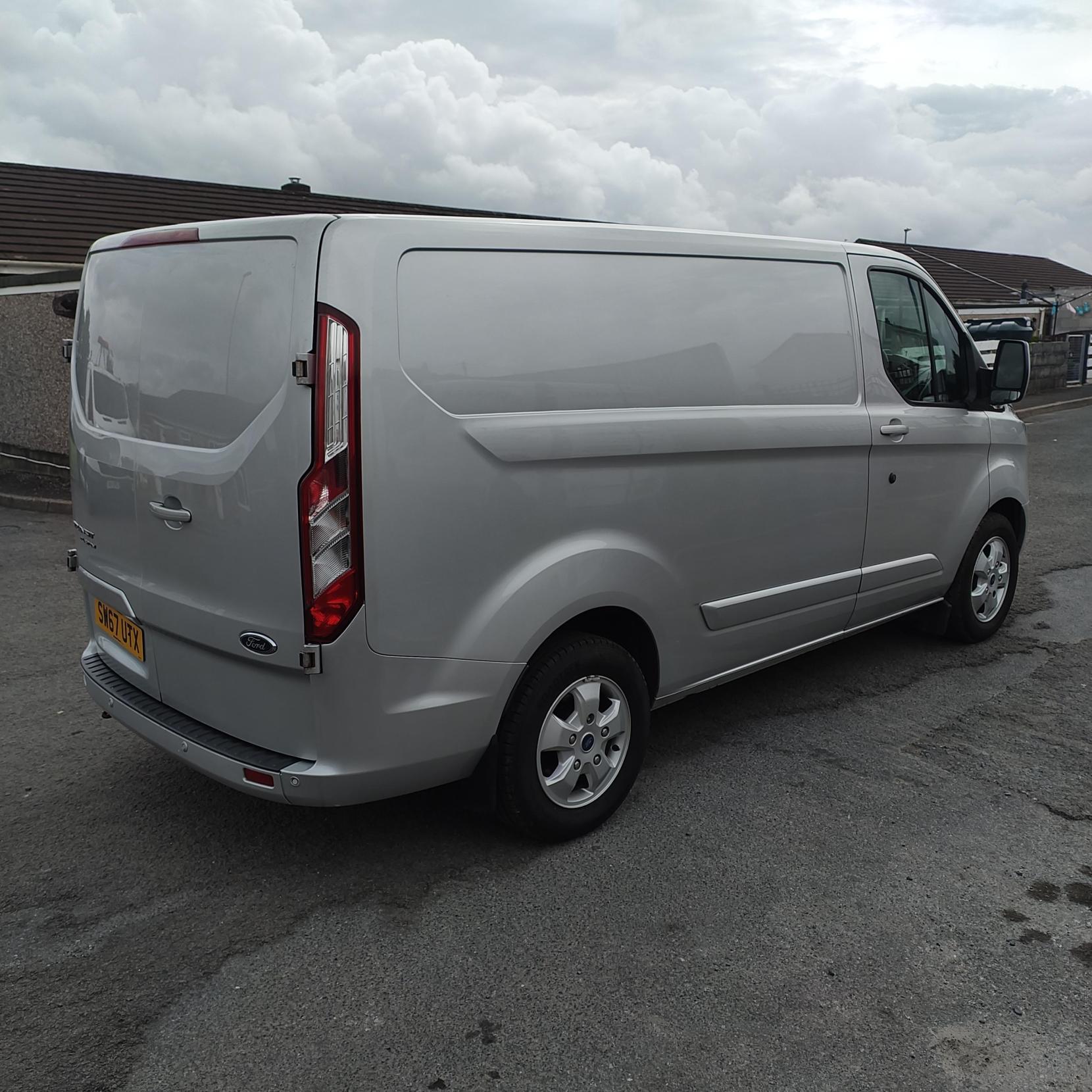 Ford Transit Custom 2.0 TDCi 270 Limited Panel Van 5dr Diesel Manual L1 H2 (157 g/km, 128 bhp)