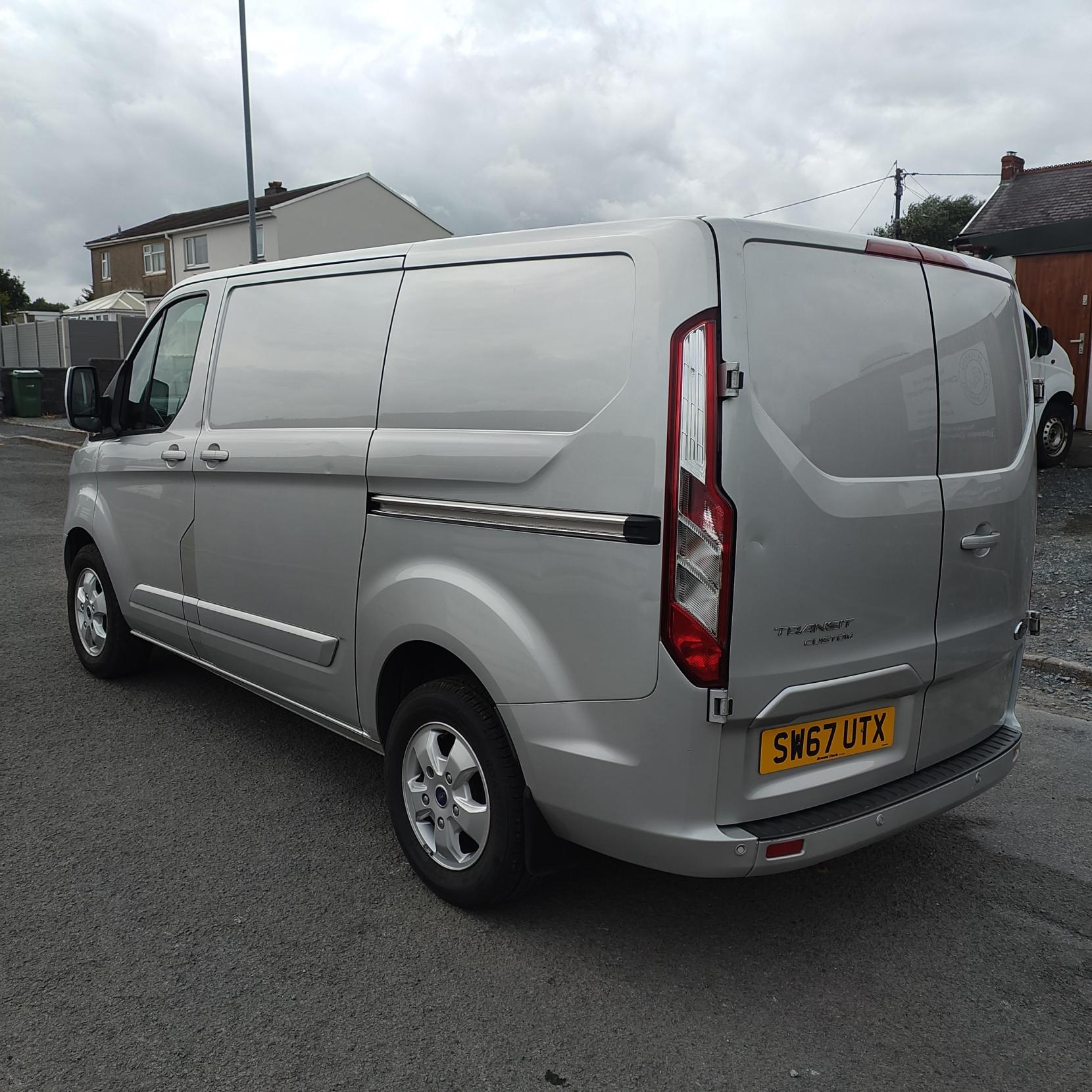 Ford Transit Custom 2.0 TDCi 270 Limited Panel Van 5dr Diesel Manual L1 H2 (157 g/km, 128 bhp)