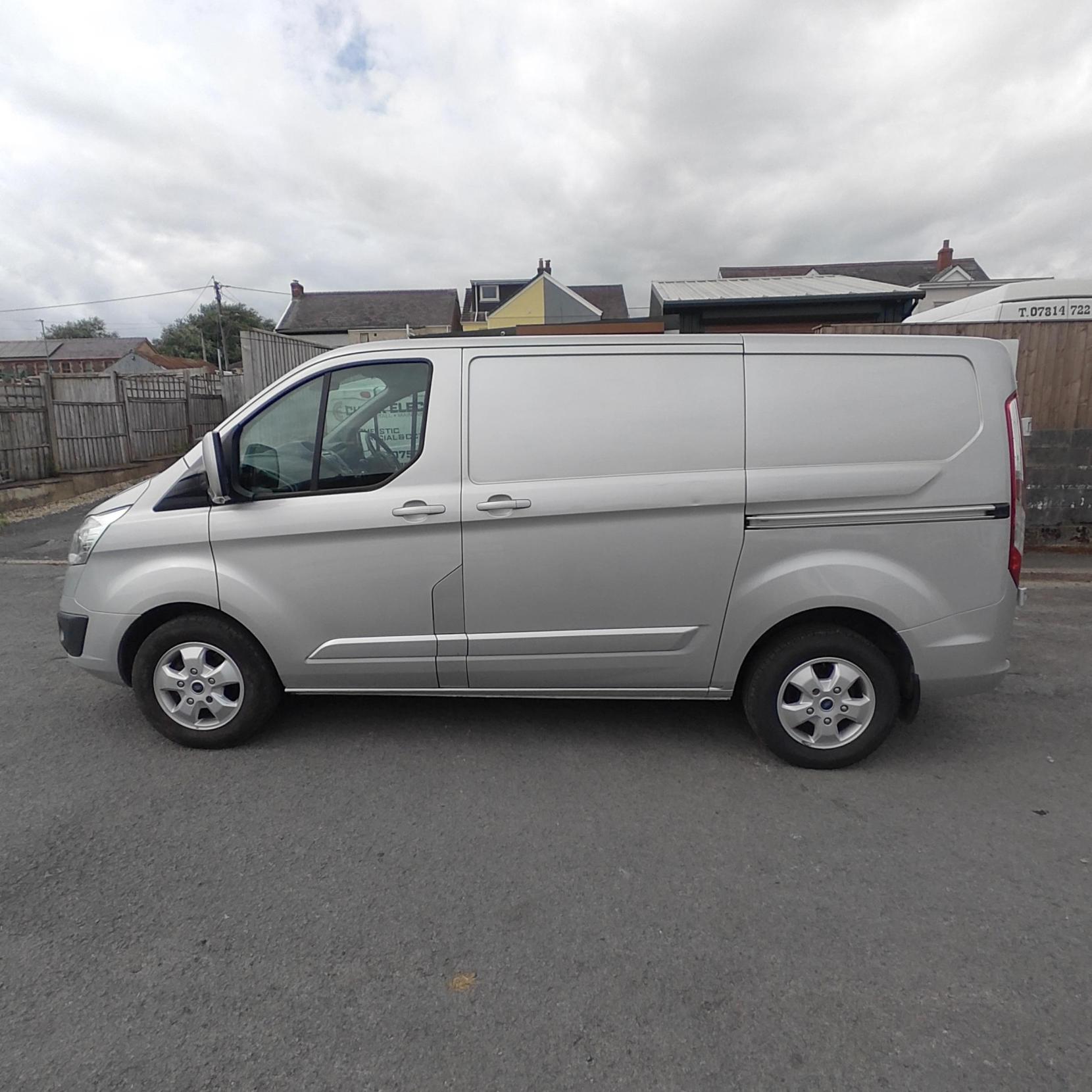 Ford Transit Custom 2.0 TDCi 270 Limited Panel Van 5dr Diesel Manual L1 H2 (157 g/km, 128 bhp)