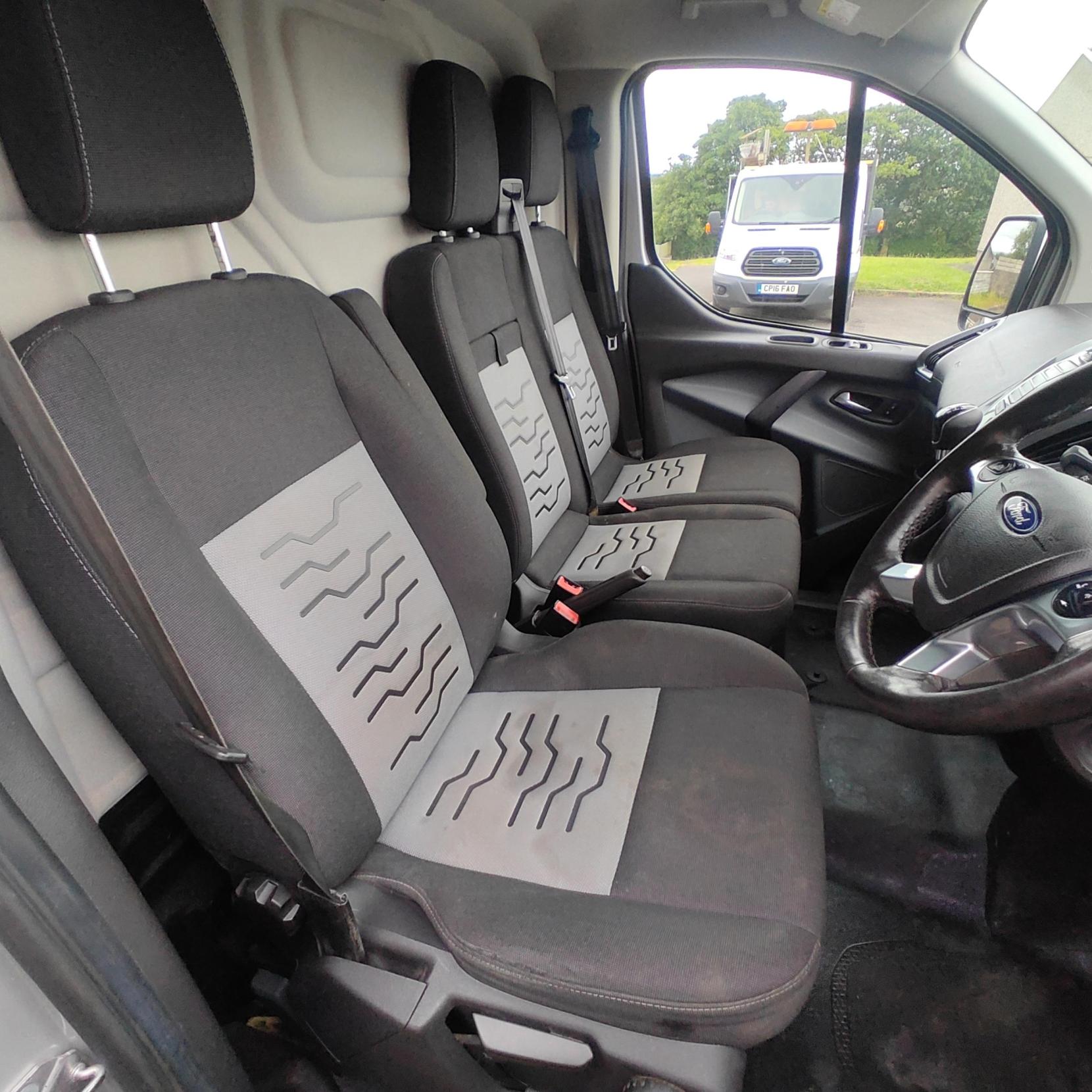 Ford Transit Custom 2.0 TDCi 270 Limited Panel Van 5dr Diesel Manual L1 H2 (157 g/km, 128 bhp)