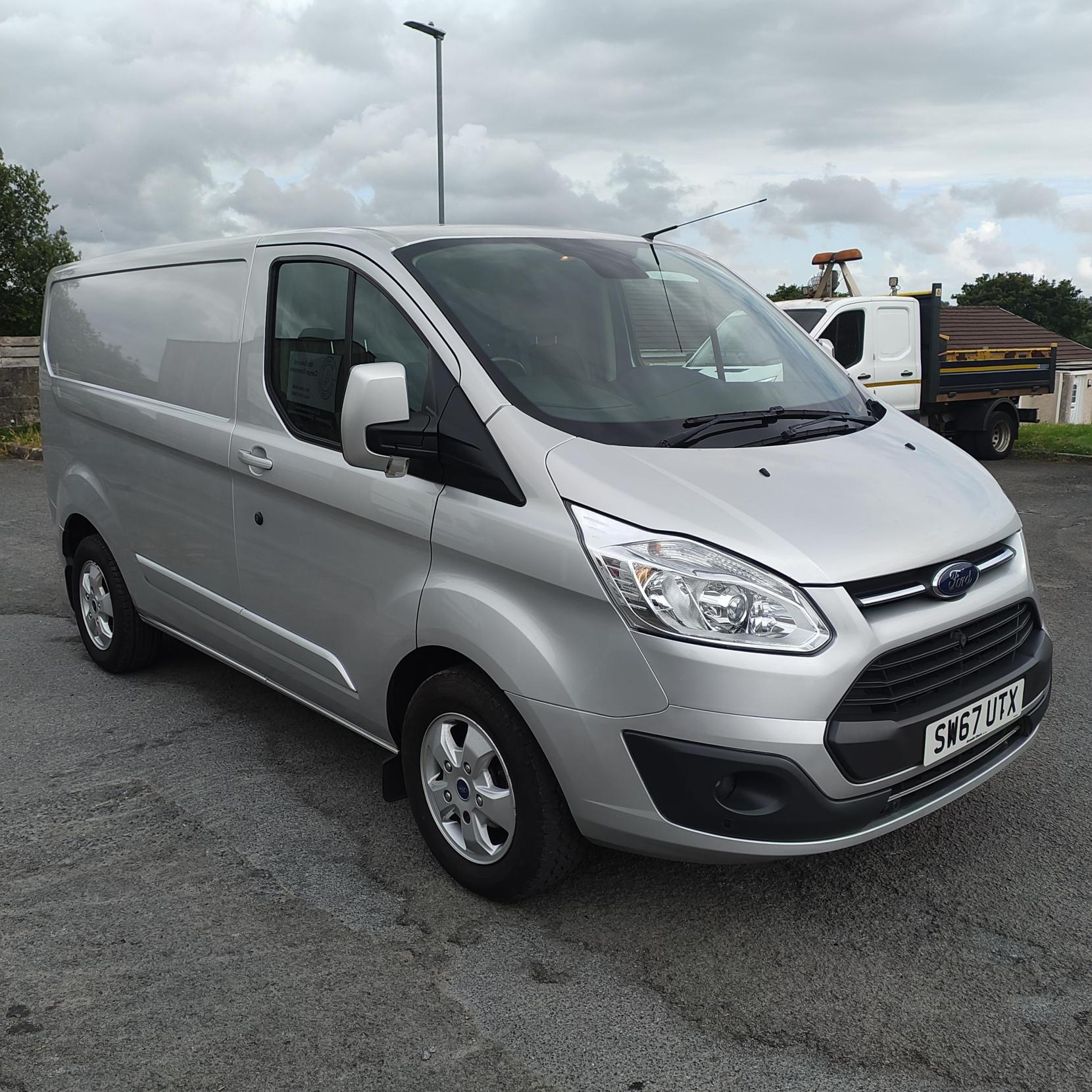 Ford Transit Custom 2.0 TDCi 270 Limited Panel Van 5dr Diesel Manual L1 H2 (157 g/km, 128 bhp)