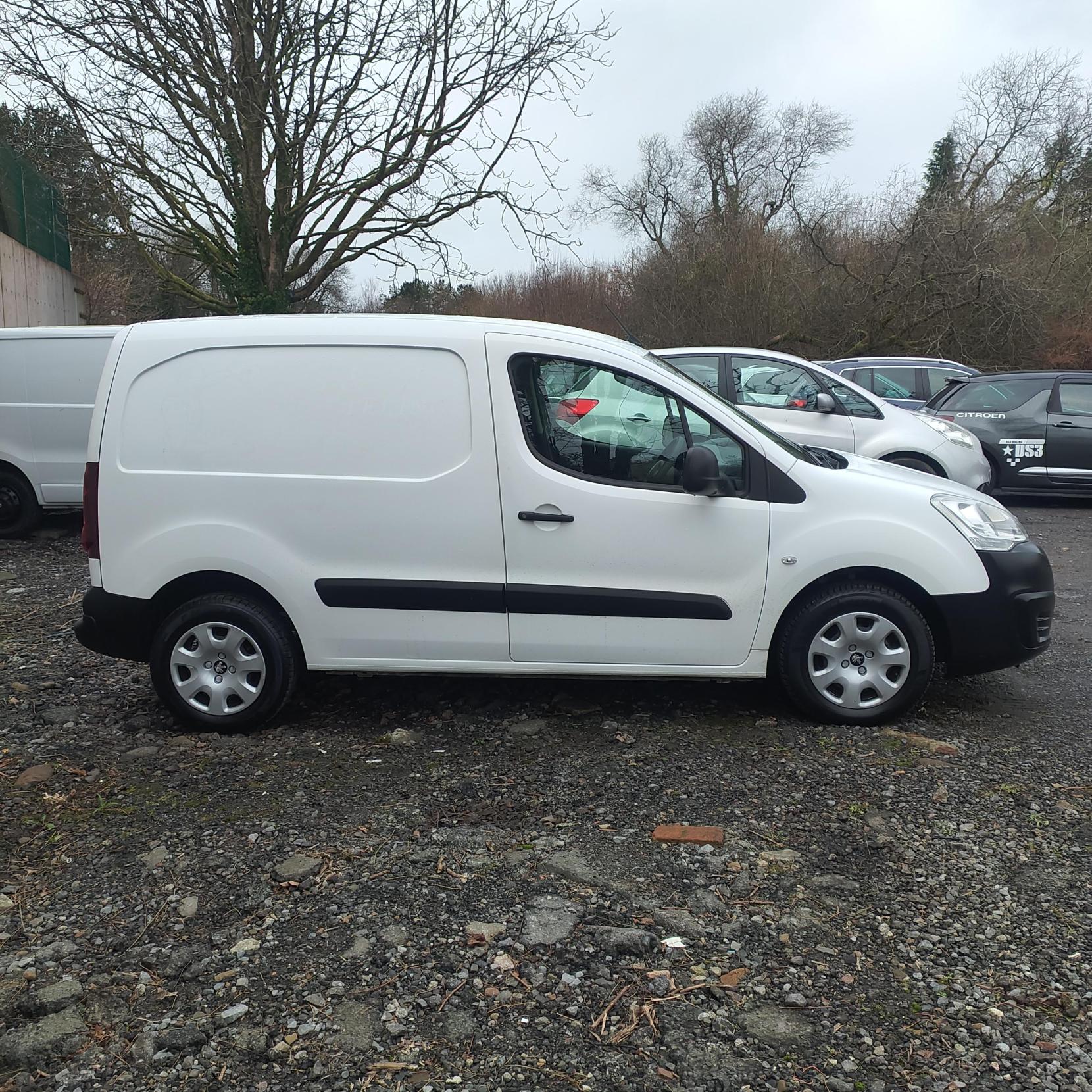 Peugeot Partner 1.6 BlueHDi 854 Professional Panel Van 5dr Diesel Manual L1 (112 g/km, 97.64 bhp)