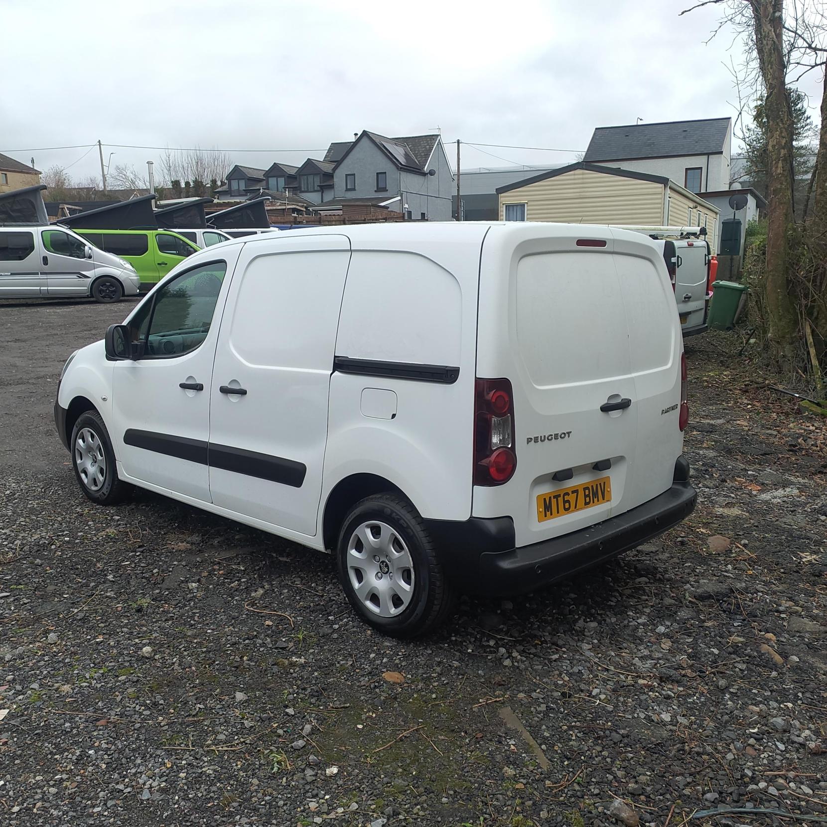 Peugeot Partner 1.6 BlueHDi 854 Professional Panel Van 5dr Diesel Manual L1 (112 g/km, 97.64 bhp)