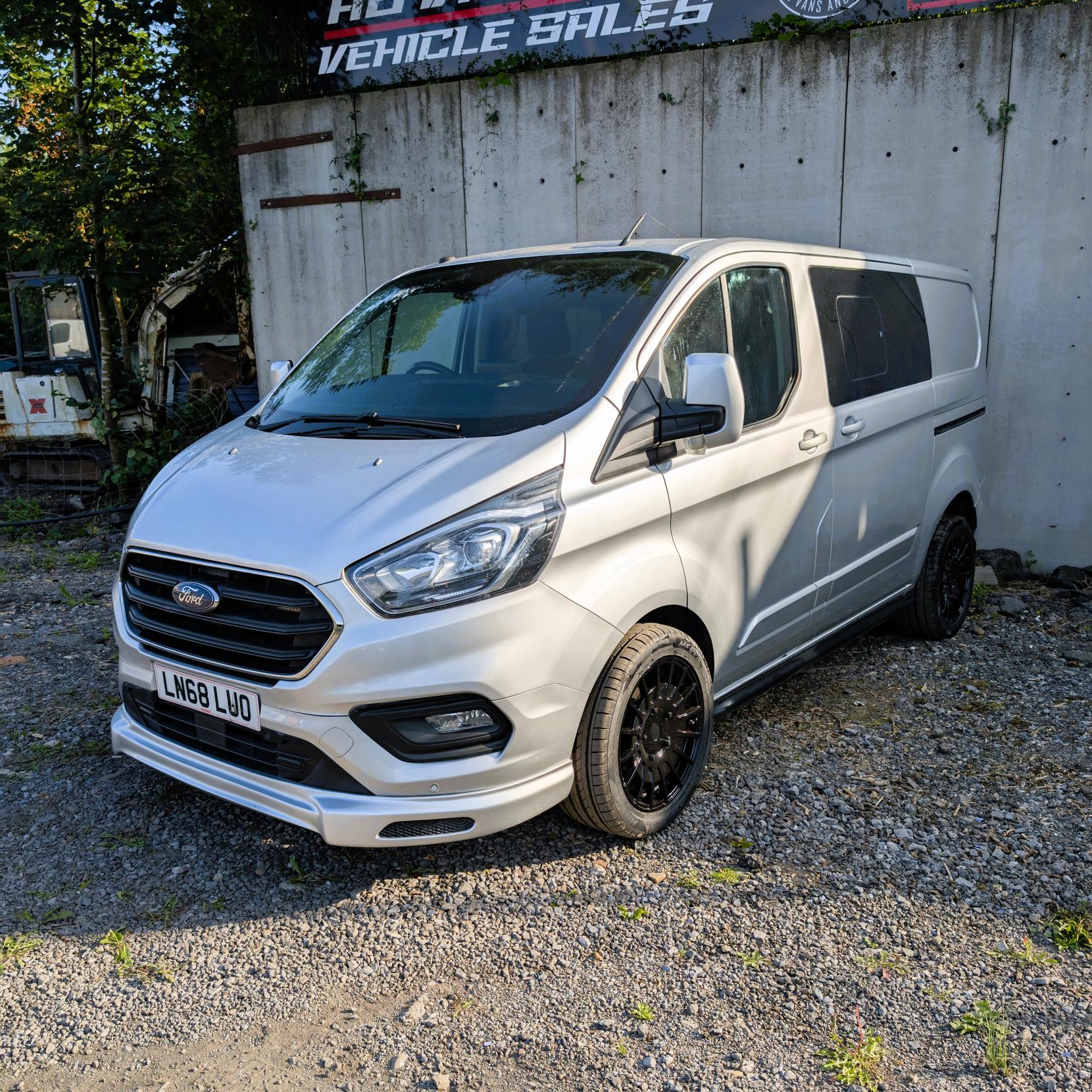 Ford Transit Custom 2.0 300 EcoBlue Limited Crew Van Double Cab 5dr Diesel Auto L1 H1 Euro 6 (s/s) (6 Seat) (130 ps)