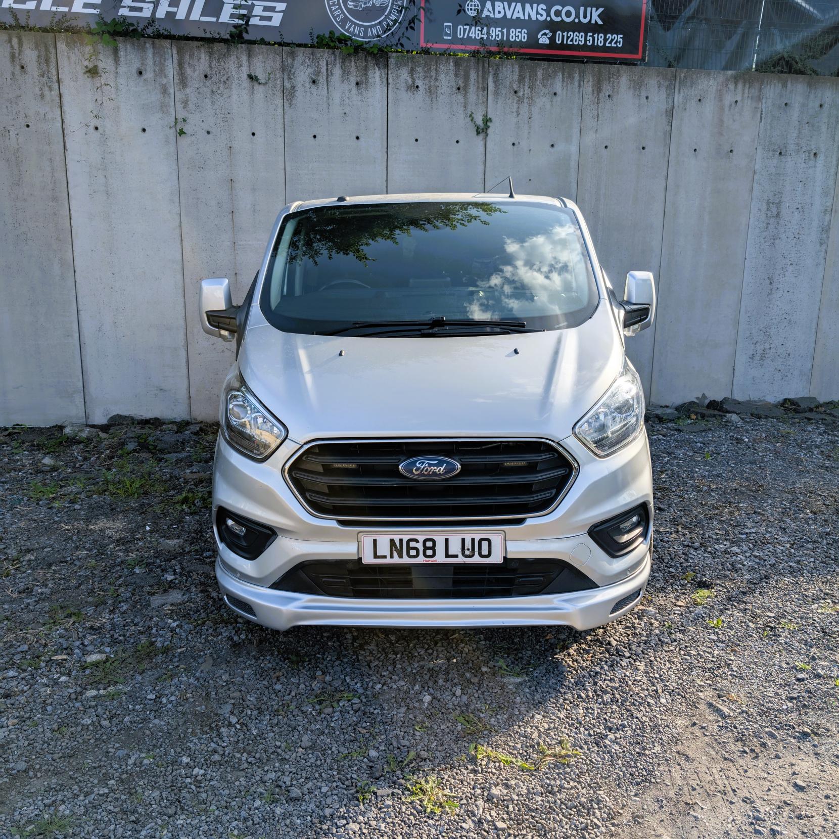 Ford Transit Custom 2.0 300 EcoBlue Limited Crew Van Double Cab 5dr Diesel Auto L1 H1 Euro 6 (s/s) (6 Seat) (130 ps)