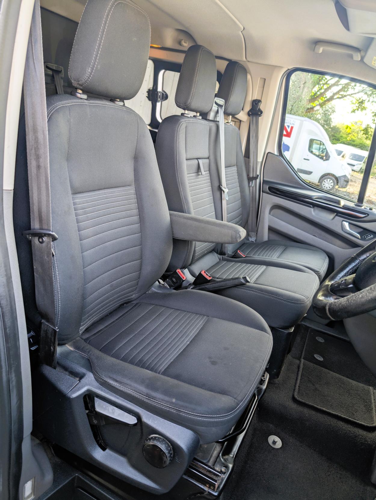 Ford Transit Custom 2.0 300 EcoBlue Limited Crew Van Double Cab 5dr Diesel Auto L1 H1 Euro 6 (s/s) (6 Seat) (130 ps)