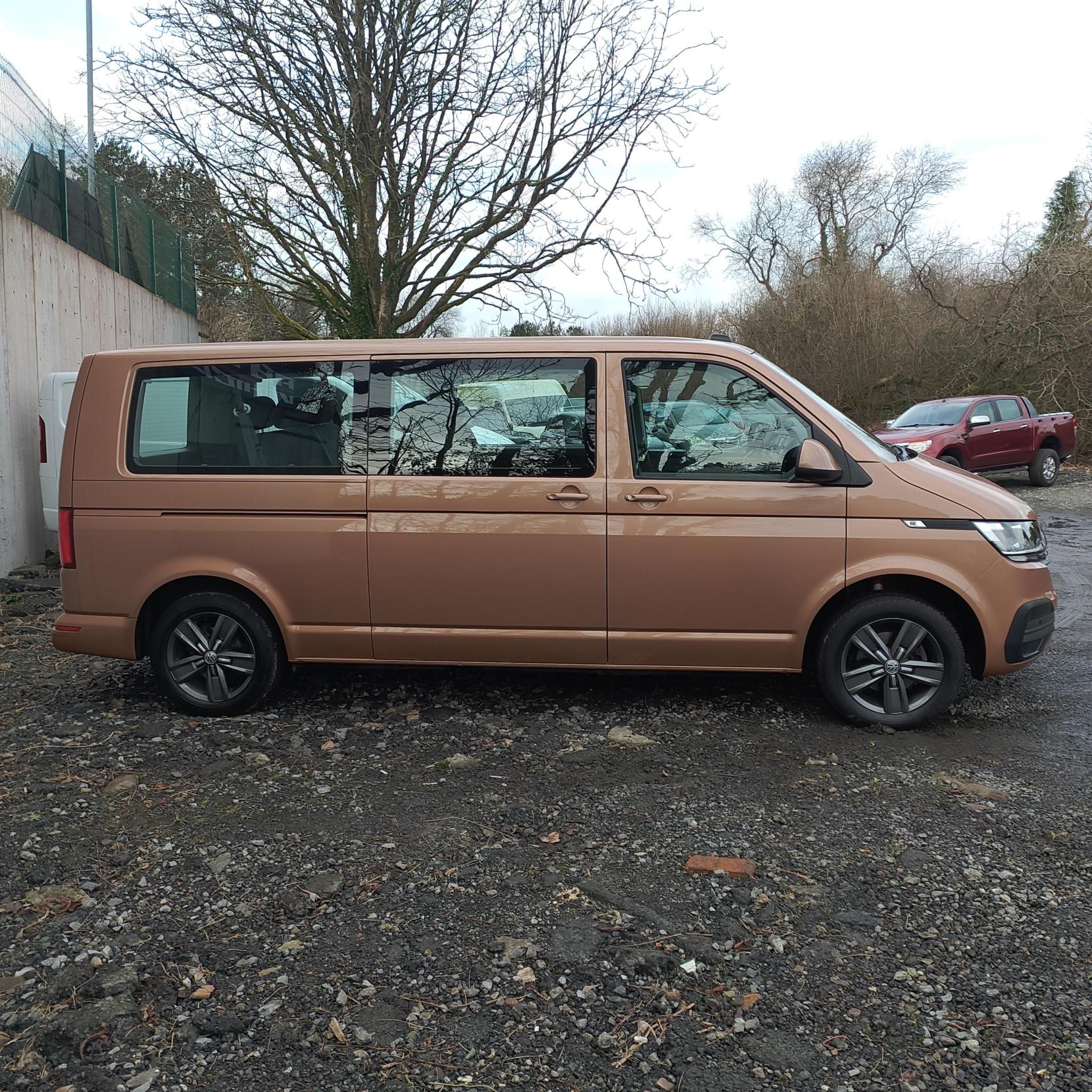 Volkswagen Transporter Shuttle 2.0 TDI SE Minibus Double Cab 5dr Diesel DSG LWB Euro 6 (s/s) (150 ps)