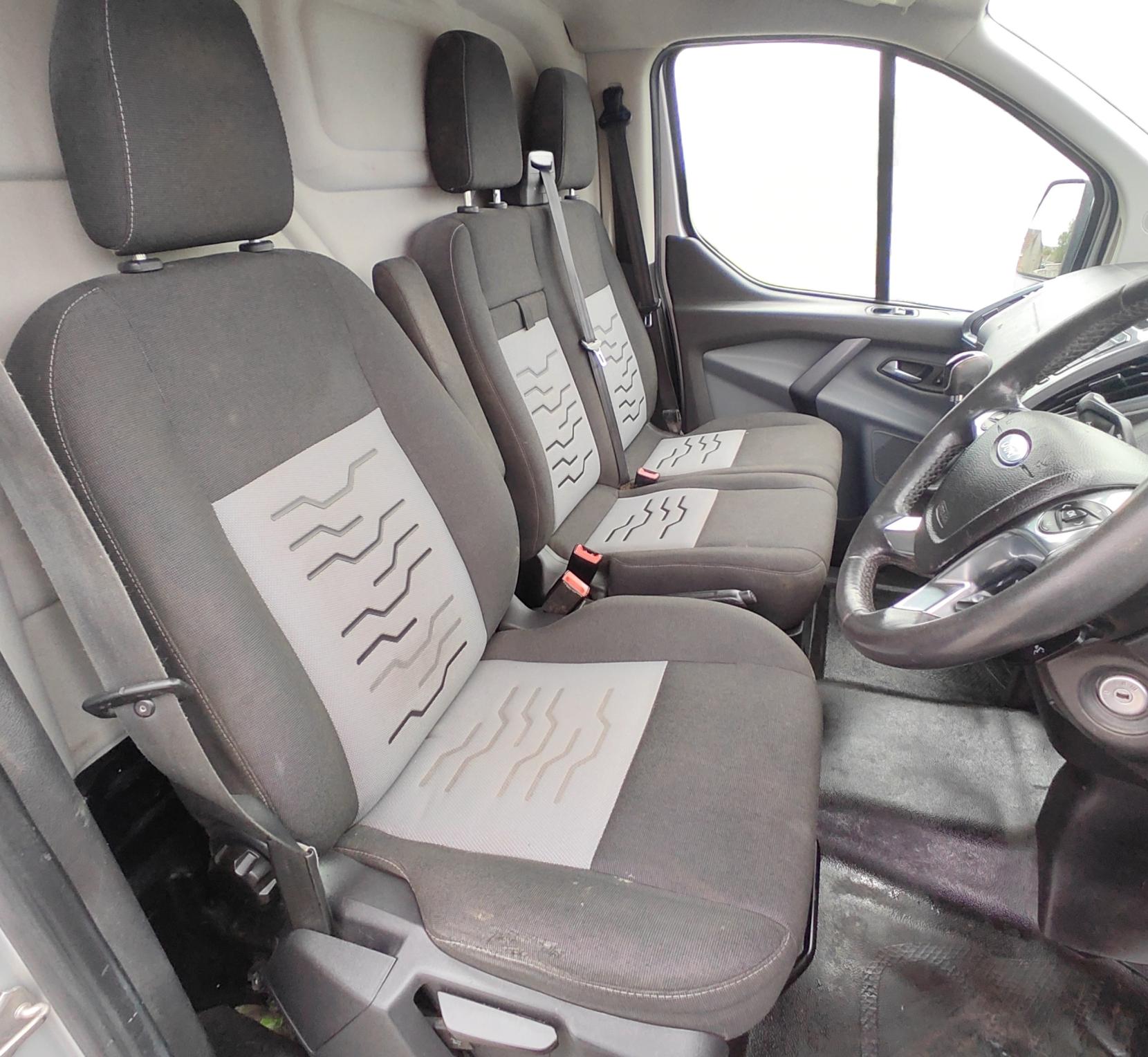 Ford Transit Custom 2.2 TDCi 270 Limited Panel Van 5dr Diesel Manual L1 H1 (186 g/km, 123 bhp)