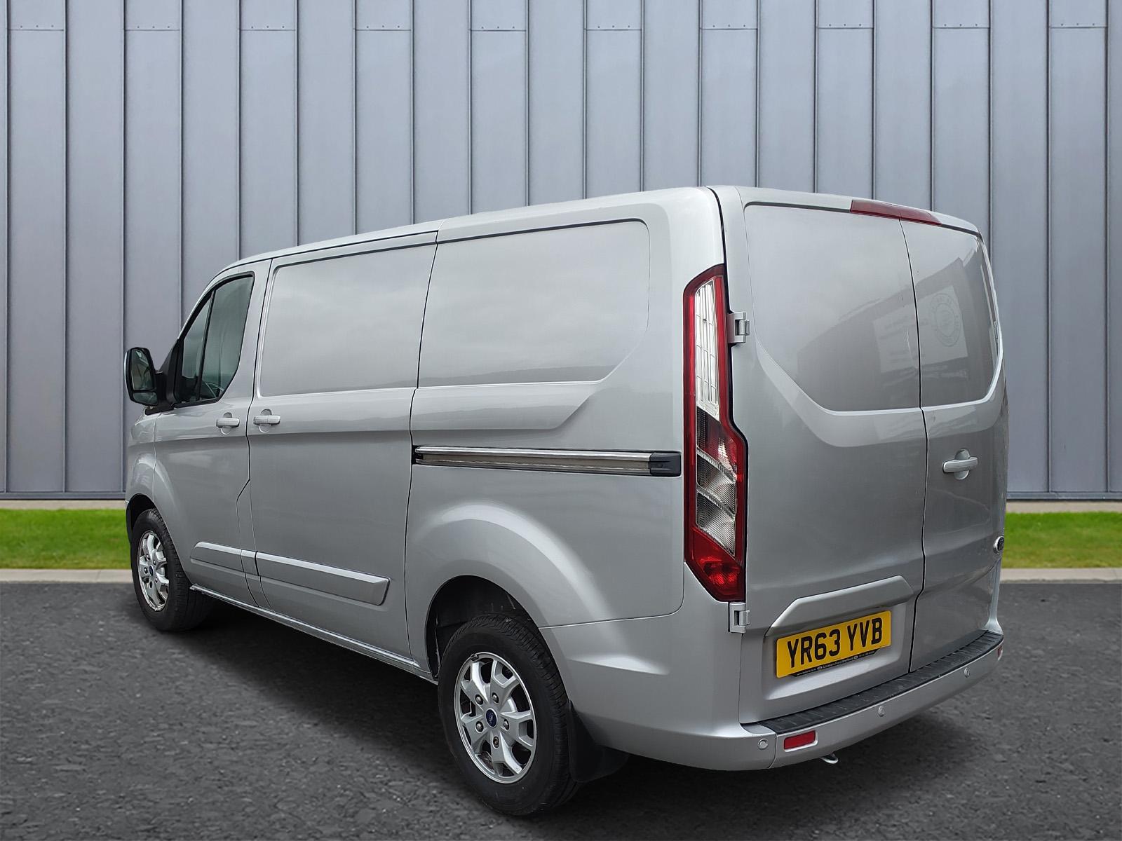 Ford Transit Custom 2.2 TDCi 270 Limited Panel Van 5dr Diesel Manual L1 H1 (186 g/km, 123 bhp)