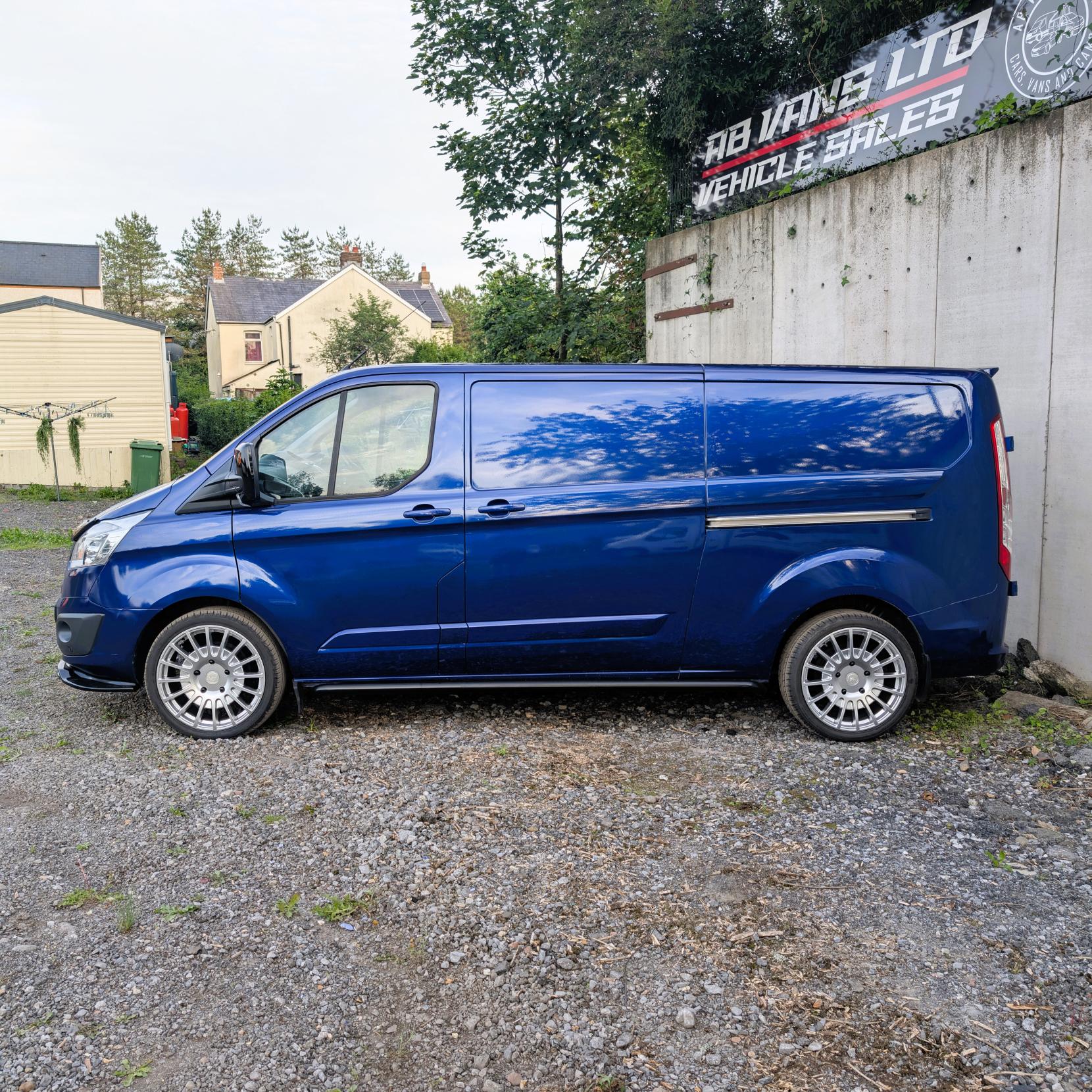 Ford Transit Custom 2.0 TDCi 290 Limited Panel Van 5dr Diesel Manual L2 H2 (157 g/km, 128 bhp)