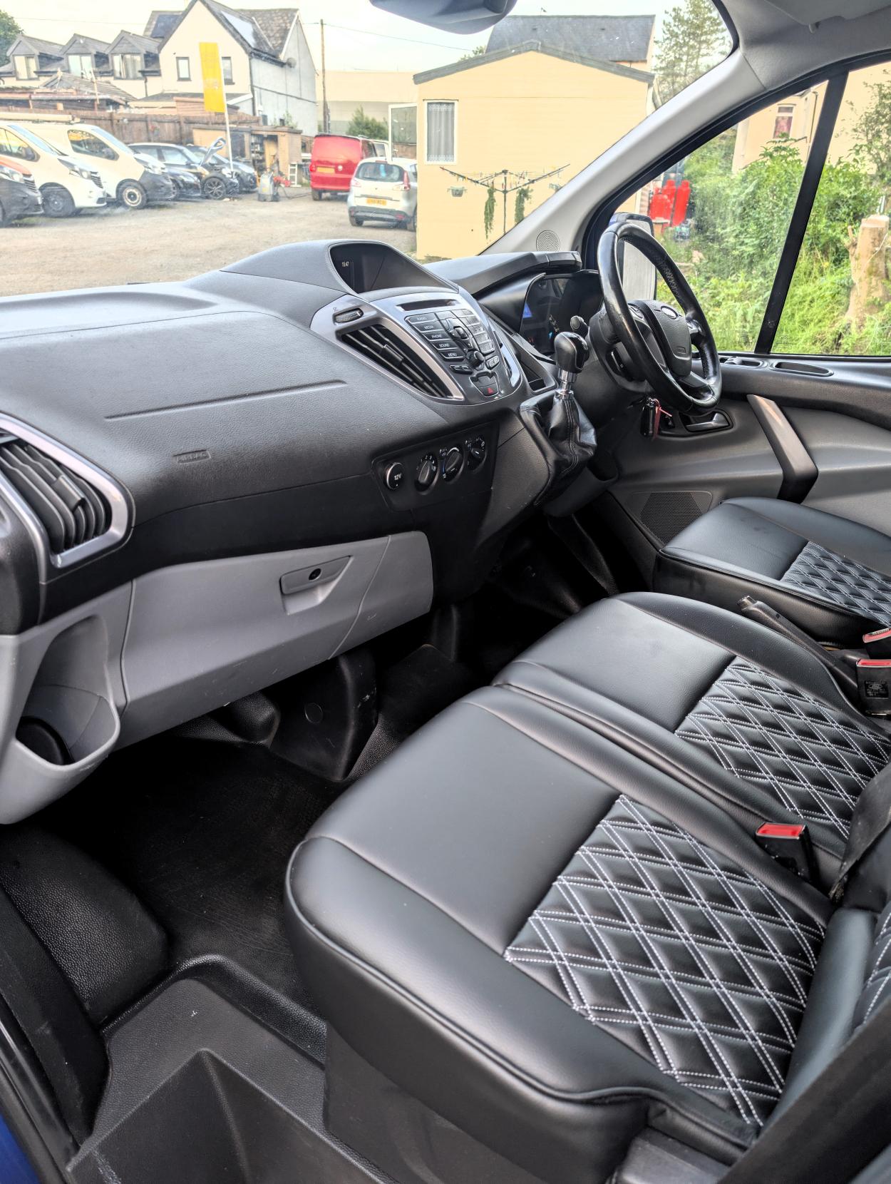 Ford Transit Custom 2.0 TDCi 290 Limited Panel Van 5dr Diesel Manual L2 H2 (157 g/km, 128 bhp)