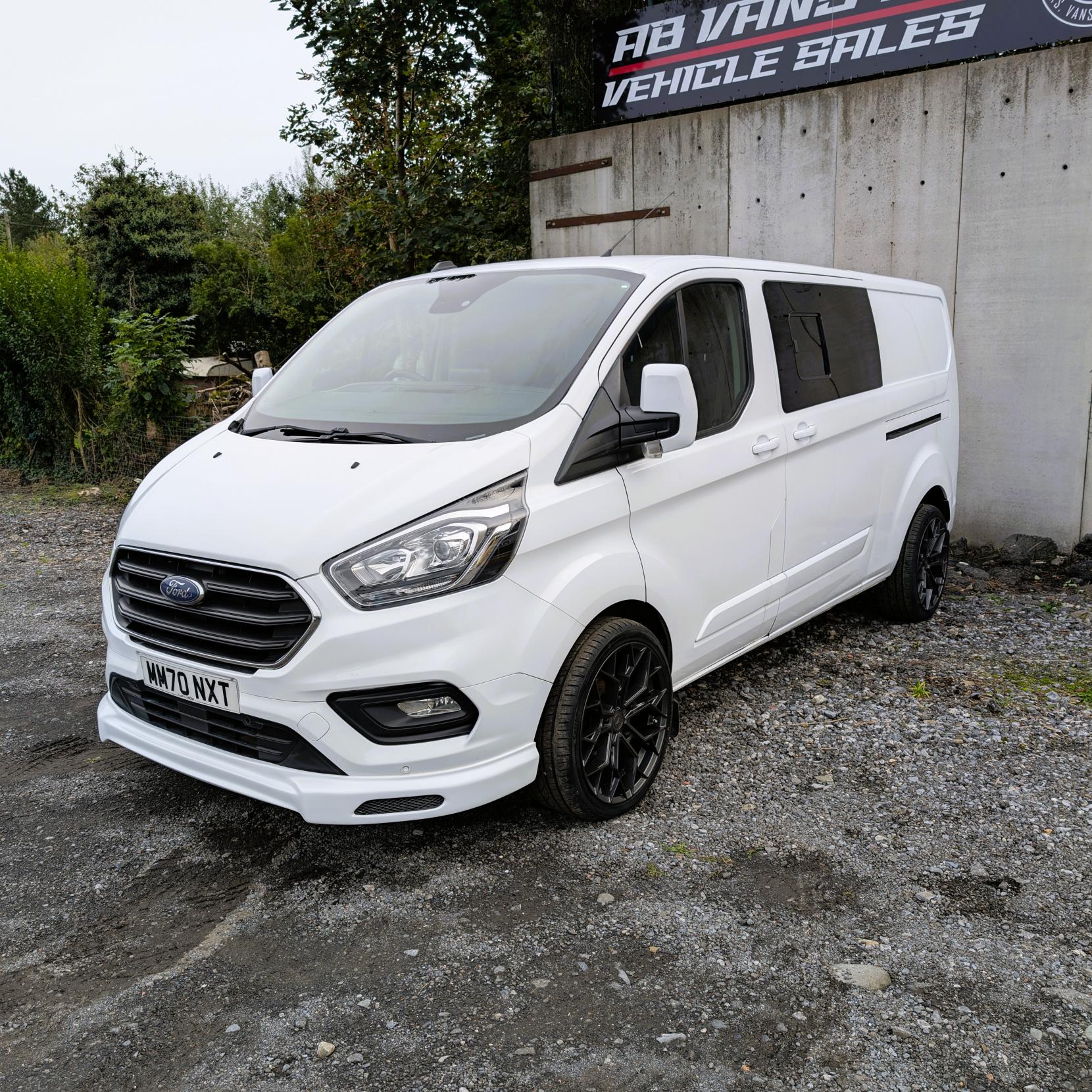 Ford Transit Custom 2.0 Limited Crew Van Double Cab 5dr Diesel L2 H1 Euro 6 (s/s) (6 Seat) (130 ps)