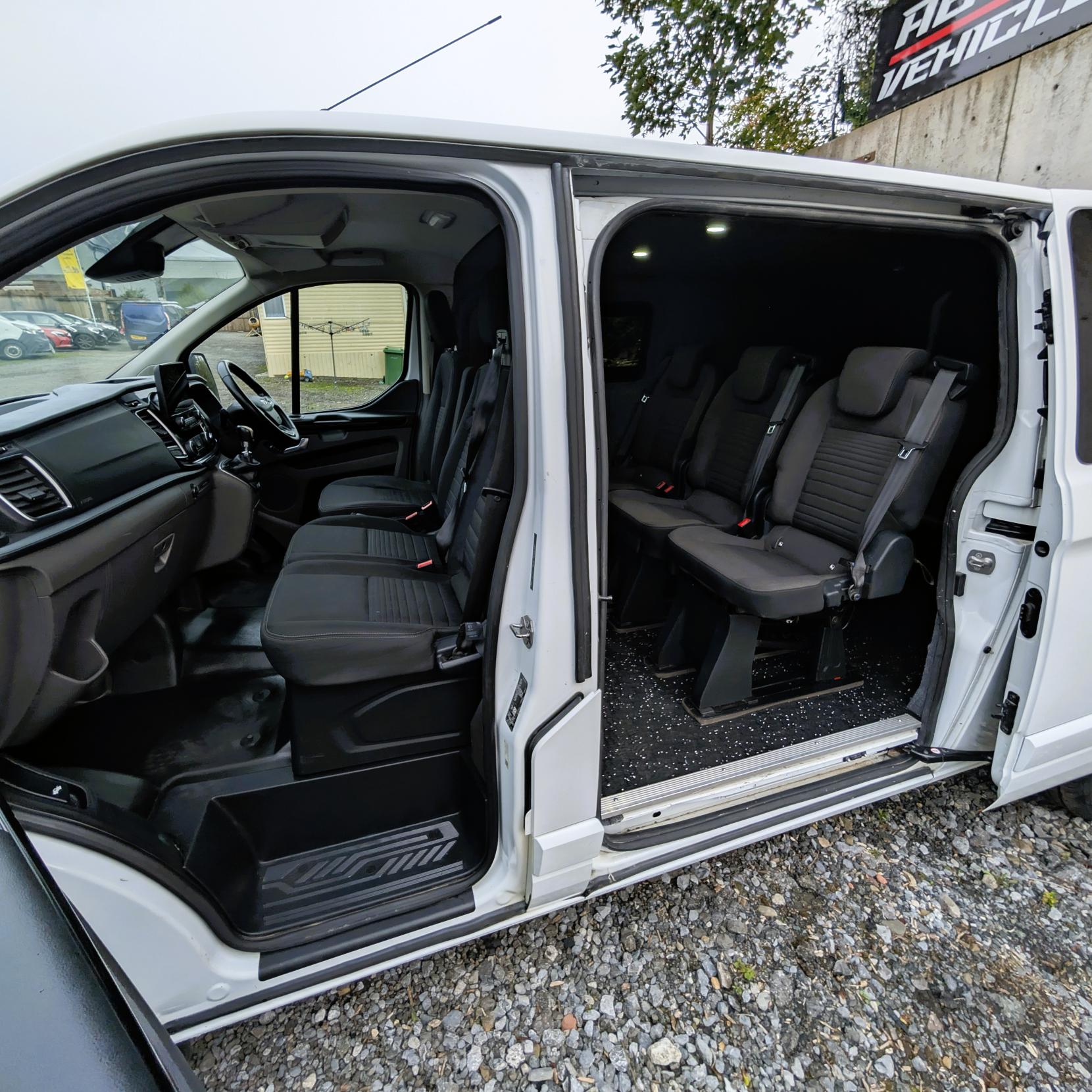 Ford Transit Custom 2.0 Limited Crew Van Double Cab 5dr Diesel L2 H1 Euro 6 (s/s) (6 Seat) (130 ps)