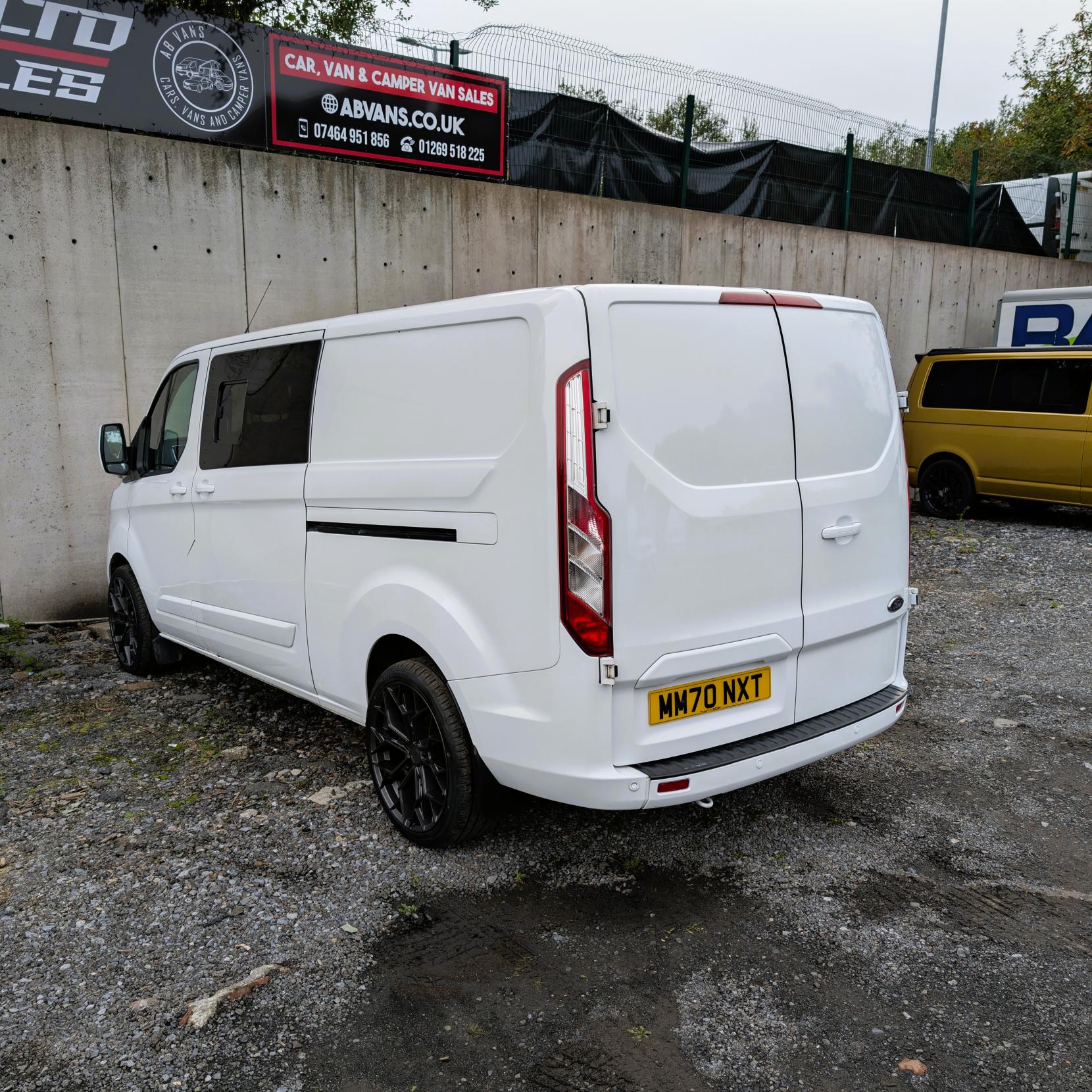 Ford Transit Custom 2.0 Limited Crew Van Double Cab 5dr Diesel L2 H1 Euro 6 (s/s) (6 Seat) (130 ps)