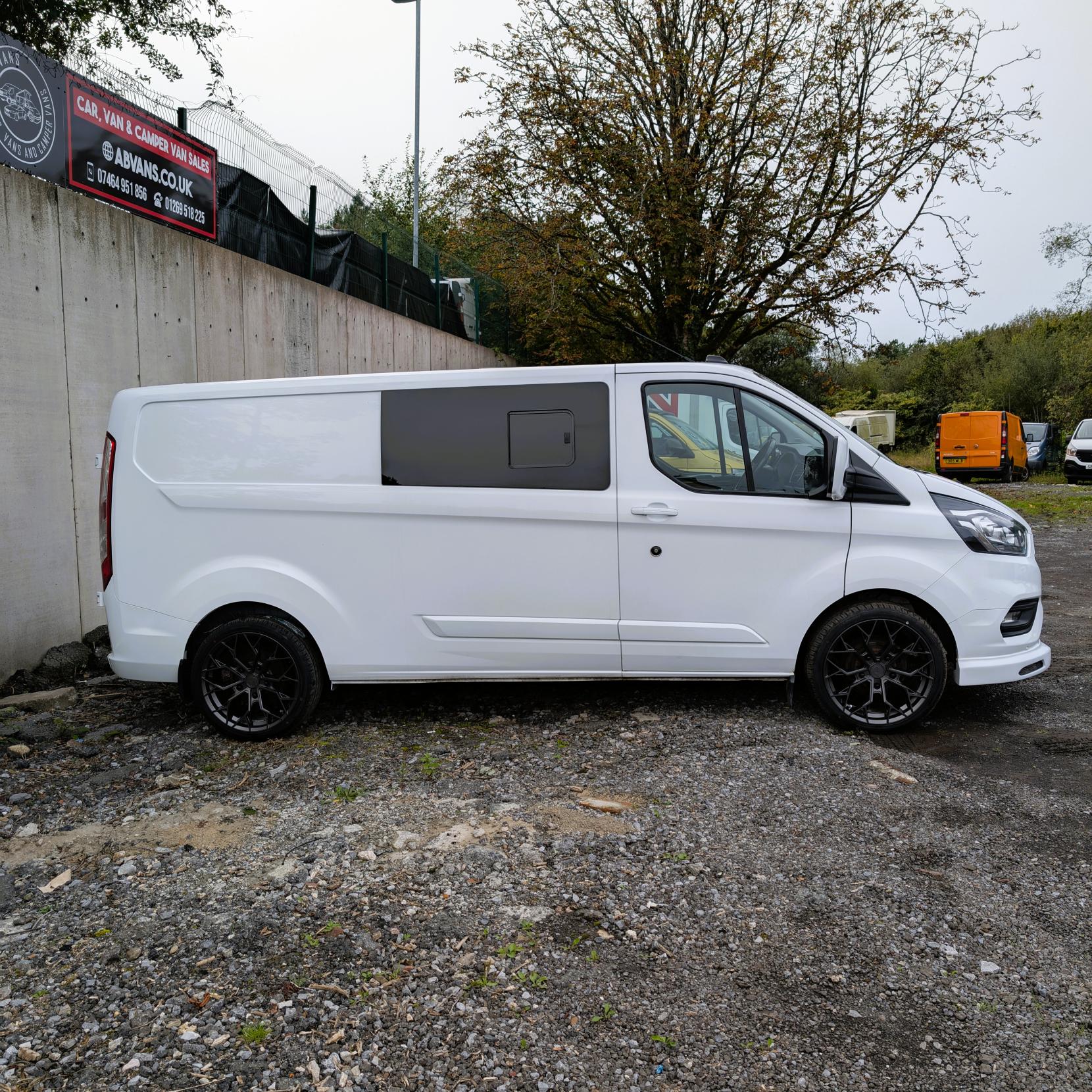 Ford Transit Custom 2.0 Limited Crew Van Double Cab 5dr Diesel L2 H1 Euro 6 (s/s) (6 Seat) (130 ps)
