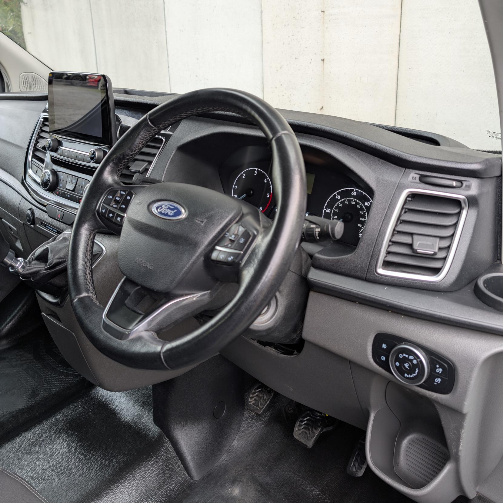 Ford Transit Custom 2.0 Limited Crew Van Double Cab 5dr Diesel L2 H1 Euro 6 (s/s) (6 Seat) (130 ps)