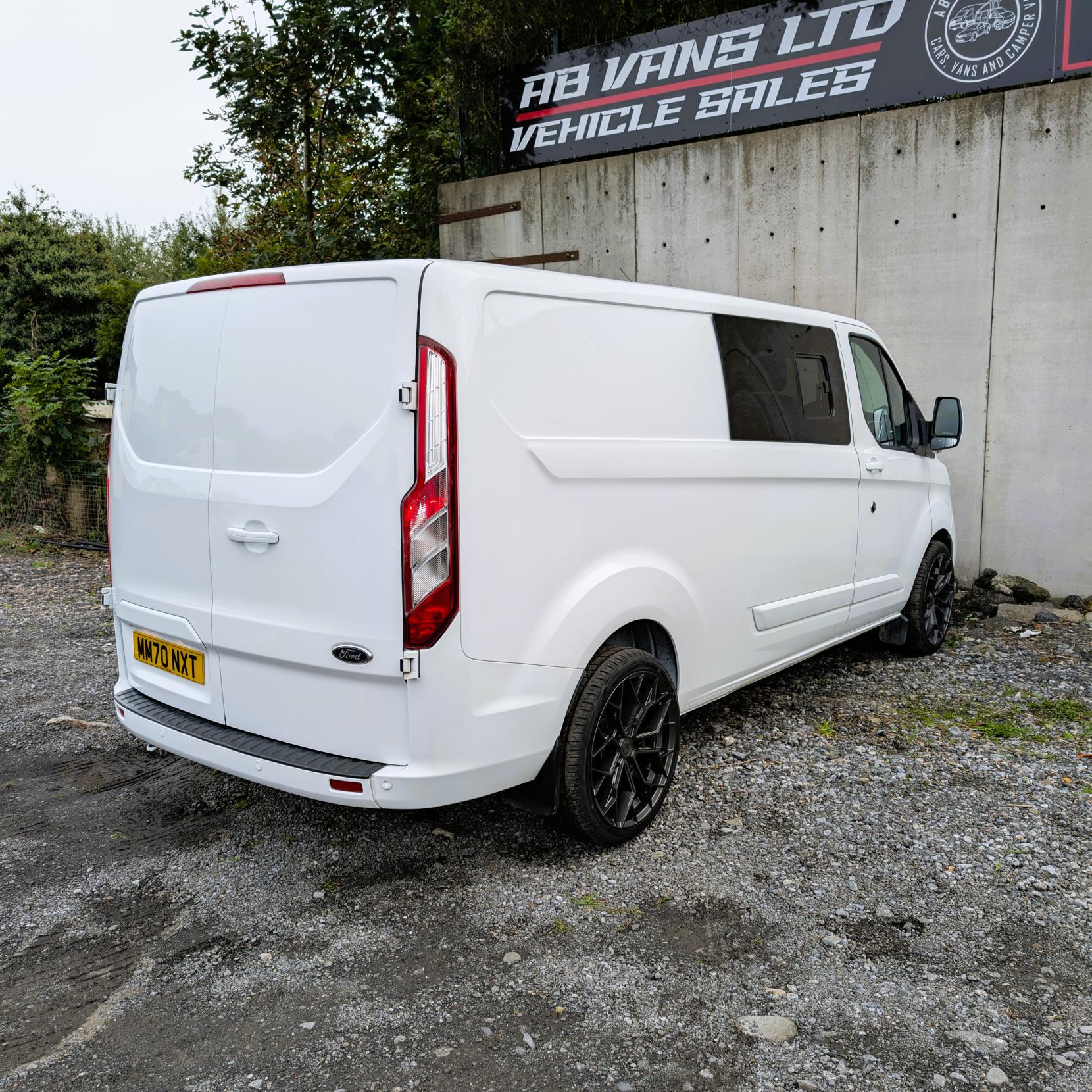 Ford Transit Custom 2.0 Limited Crew Van Double Cab 5dr Diesel L2 H1 Euro 6 (s/s) (6 Seat) (130 ps)