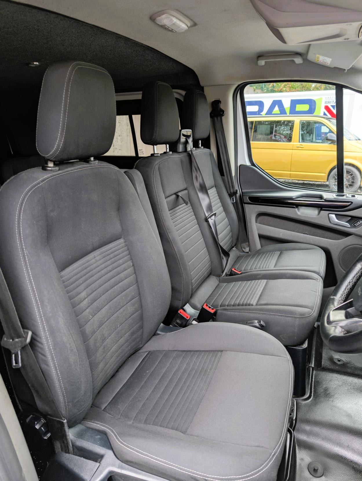 Ford Transit Custom 2.0 Limited Crew Van Double Cab 5dr Diesel L2 H1 Euro 6 (s/s) (6 Seat) (130 ps)