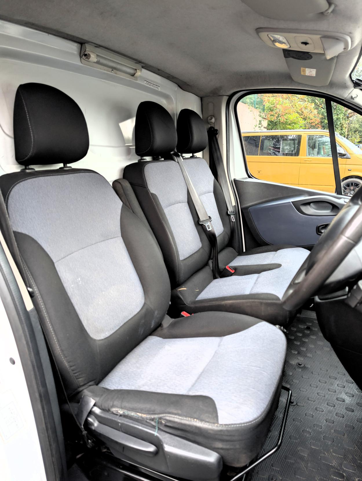 Vauxhall Vivaro 1.6 CDTi 2900 ecoFLEX Panel Van 5dr Diesel Manual L1 H1 Euro 5 (s/s) (90 ps)