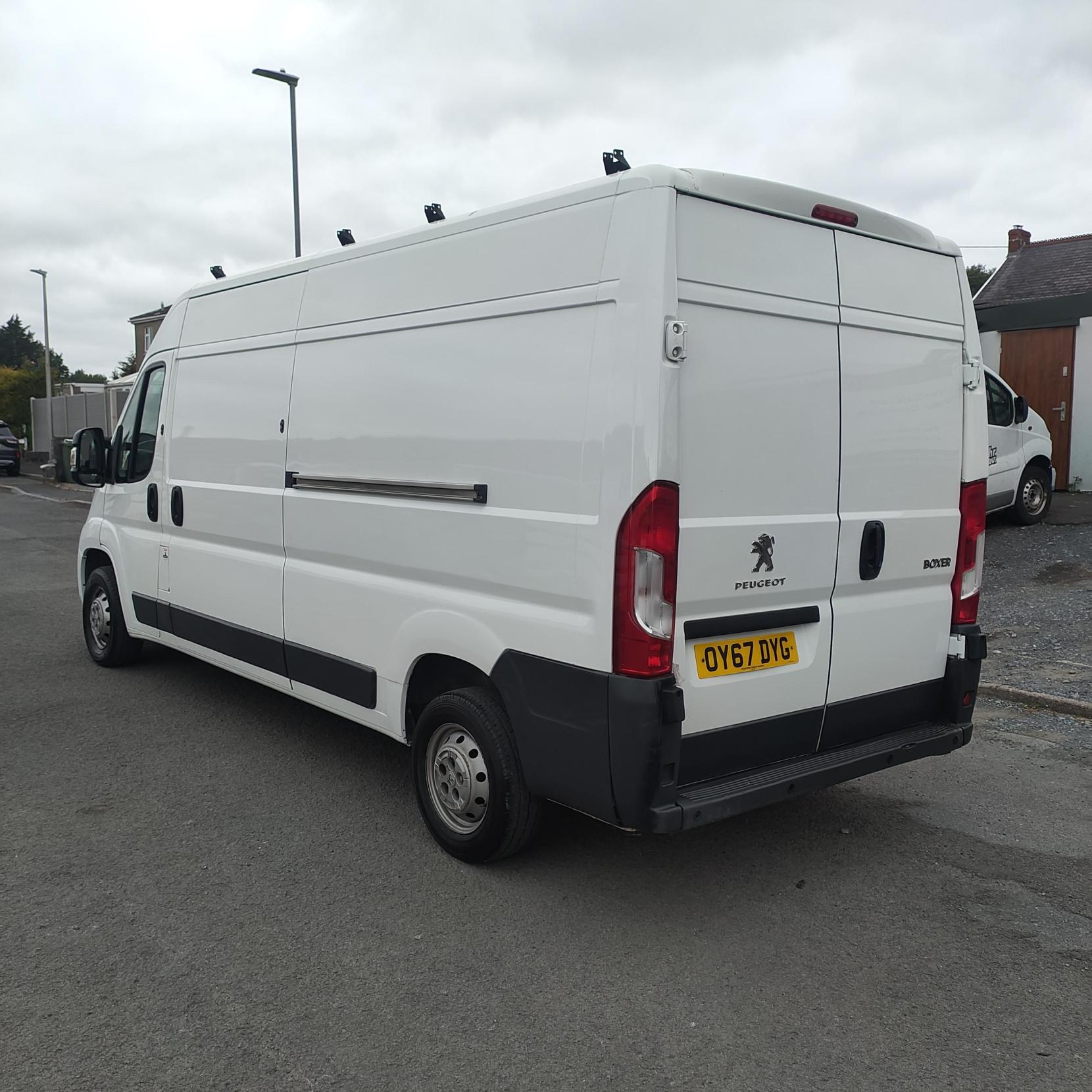 Peugeot Boxer 2.0 BlueHDi 335 Professional Panel Van 5dr Diesel Manual L3 H2 Euro 6 (130 ps)