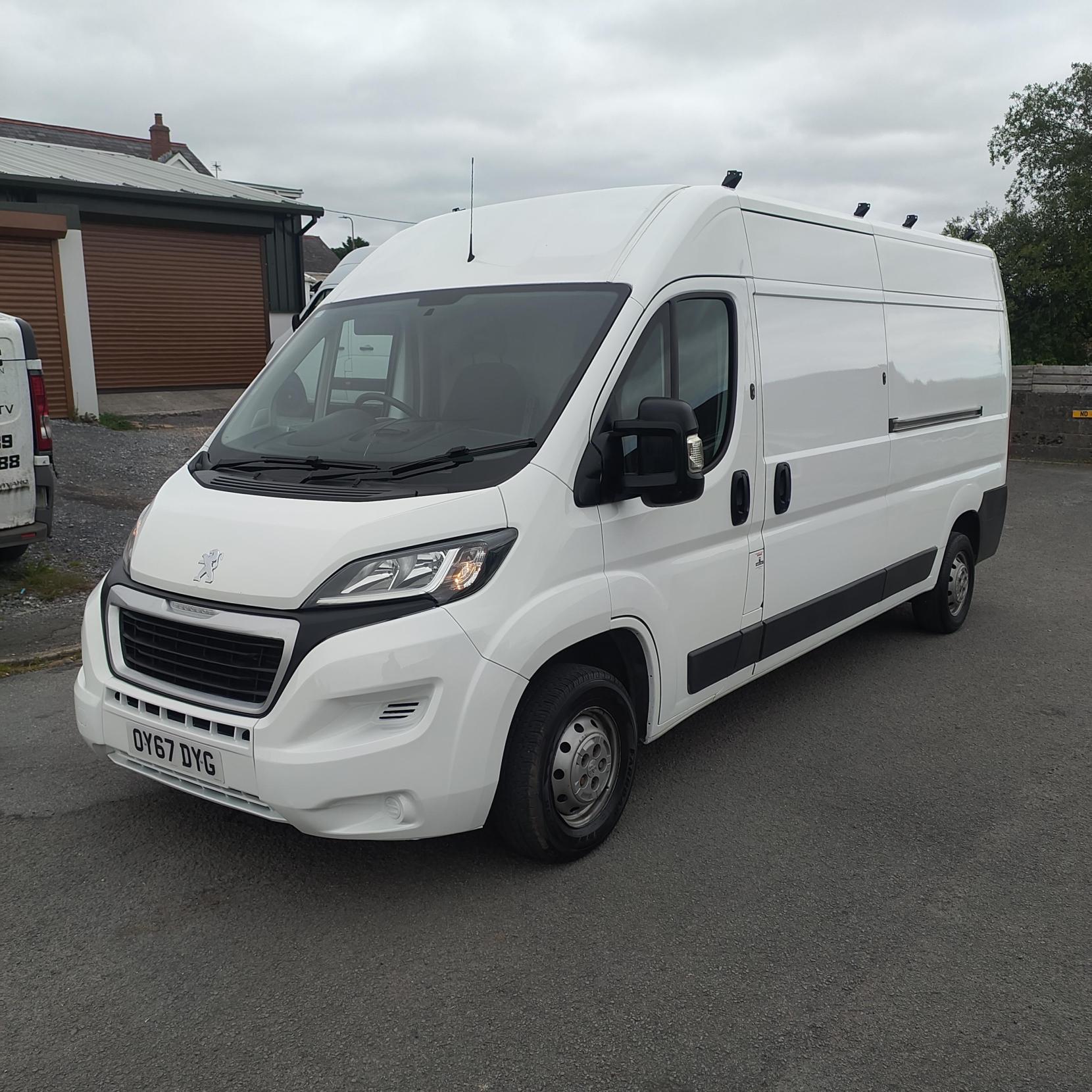 Peugeot Boxer 2.0 BlueHDi 335 Professional Panel Van 5dr Diesel Manual L3 H2 Euro 6 (130 ps)