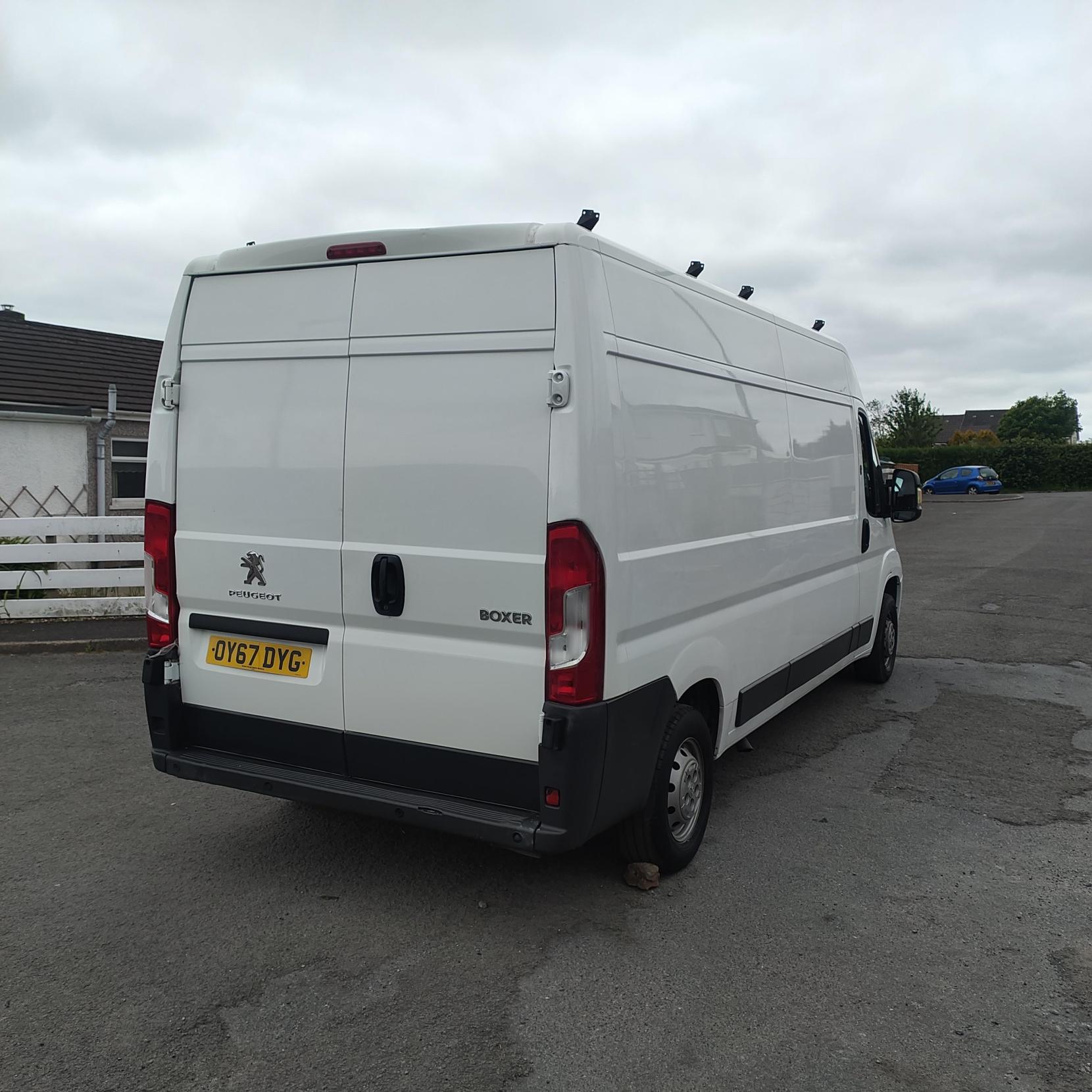 Peugeot Boxer 2.0 BlueHDi 335 Professional Panel Van 5dr Diesel Manual L3 H2 Euro 6 (130 ps)