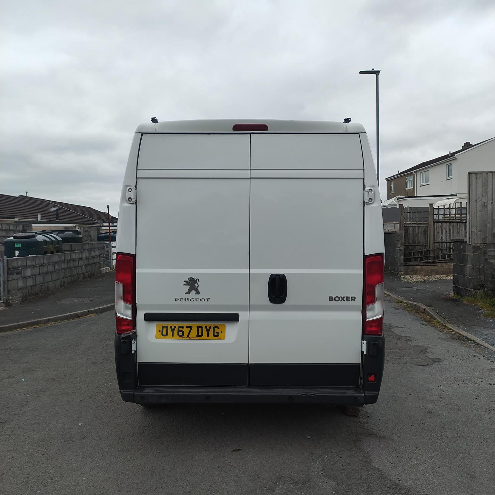 Peugeot Boxer 2.0 BlueHDi 335 Professional Panel Van 5dr Diesel Manual L3 H2 Euro 6 (130 ps)