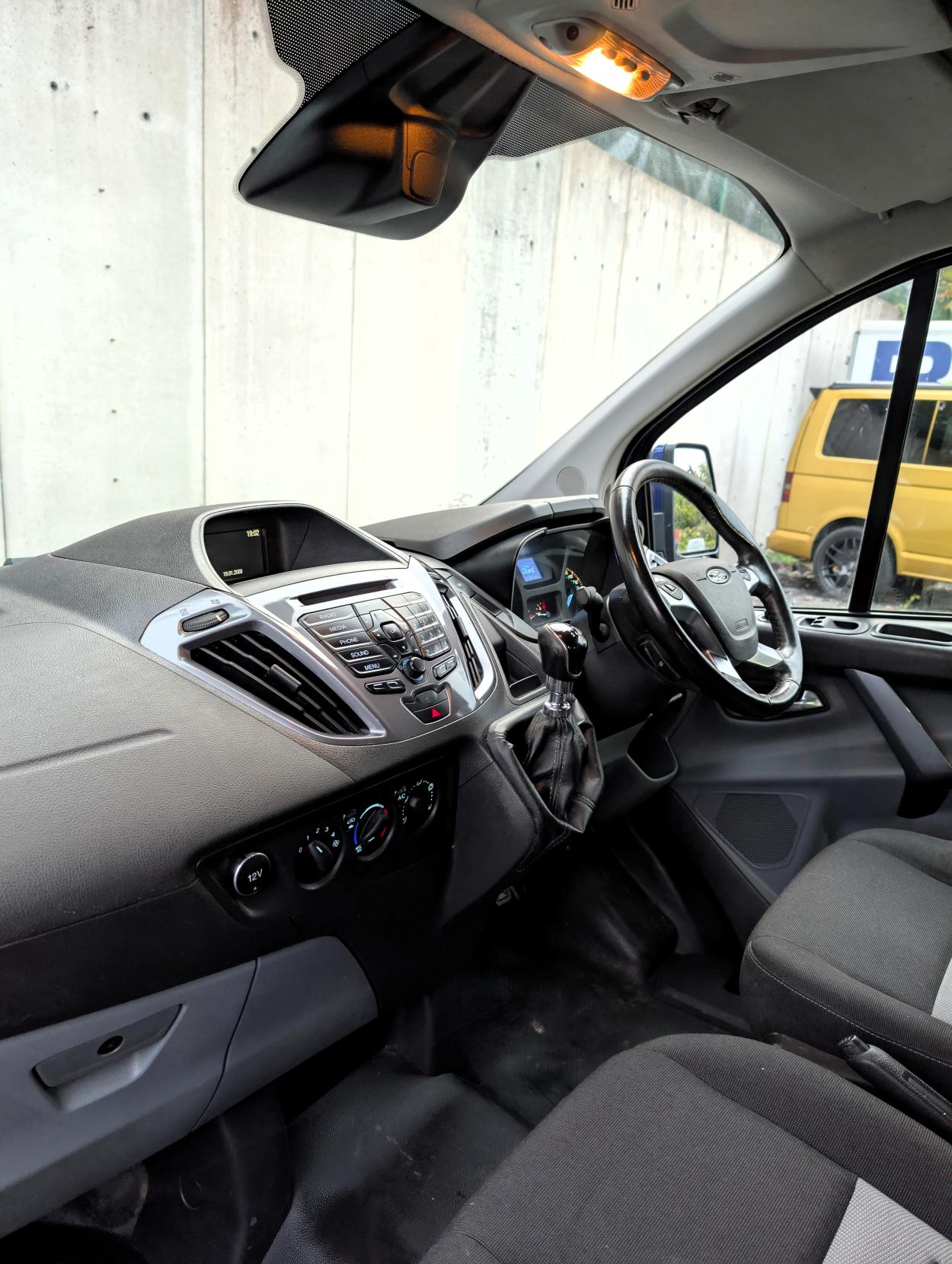 Ford Transit Custom 2.0 TDCi 290 Limited Panel Van 5dr Diesel Manual L2 H2 (157 g/km, 128 bhp)