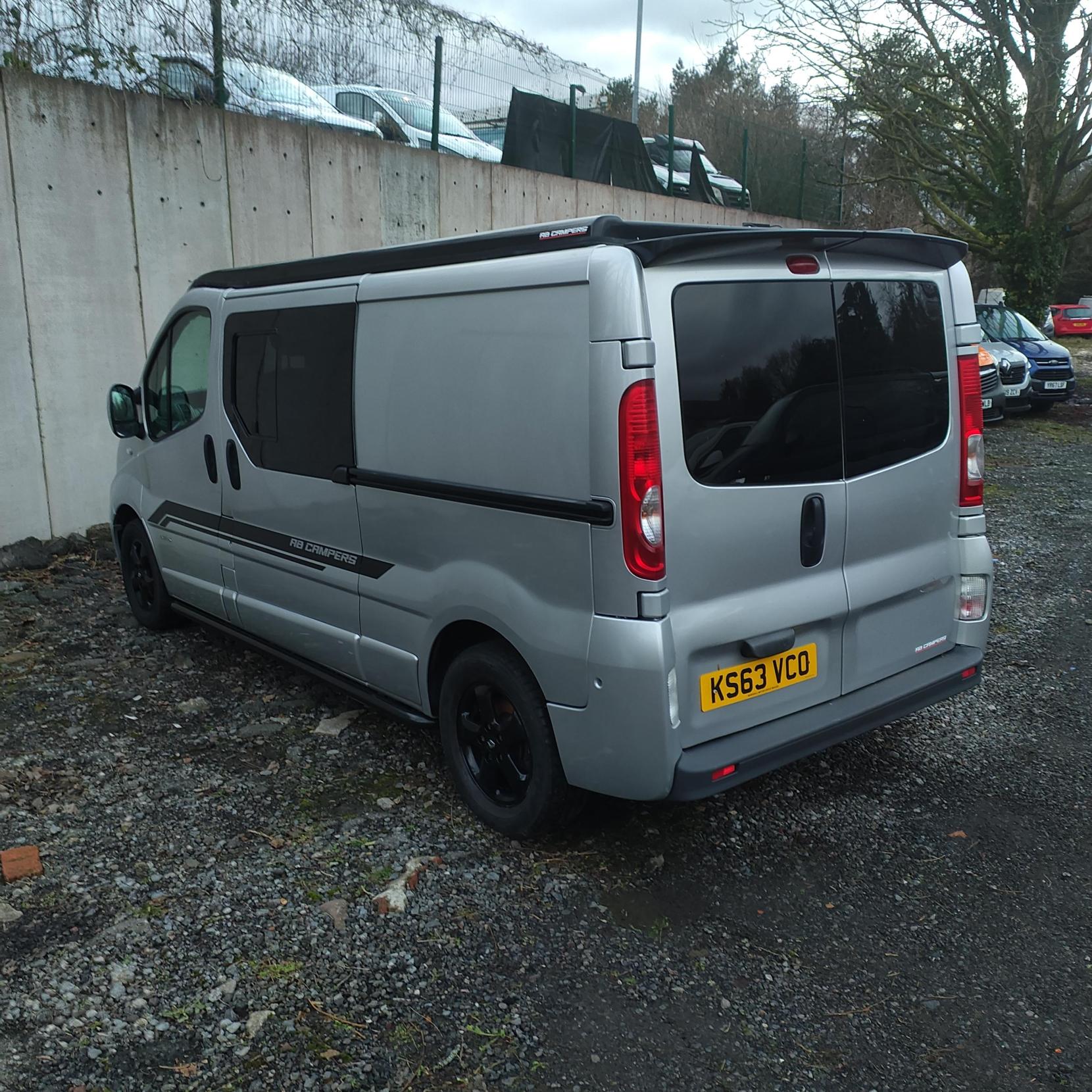 Renault Trafic 2.0 dCi LL29 SPORT 4 BERTH CAMPER VAN 115 bhp