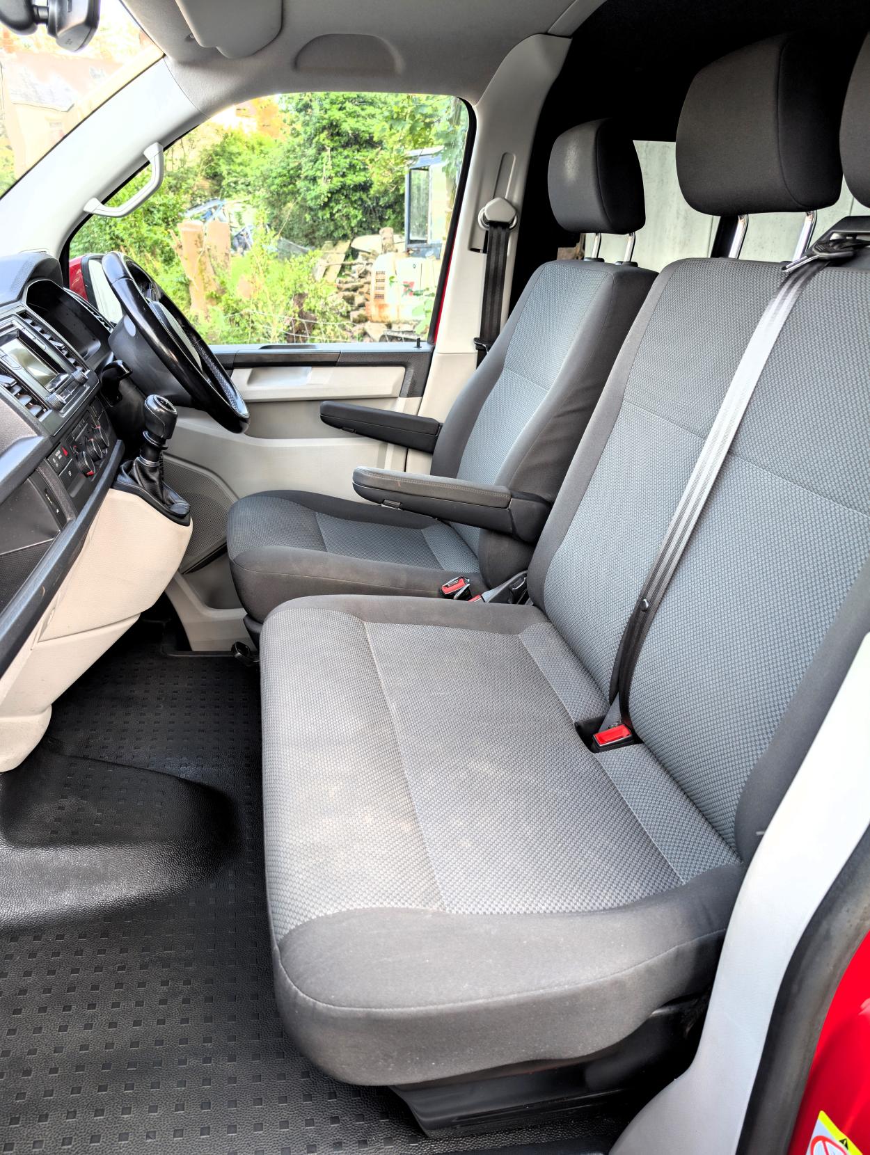 Volkswagen Transporter 2.0 TDI T28 Highline Crew Cab 5dr Diesel Manual FWD LWB Euro 6 (s/s) (150 ps)