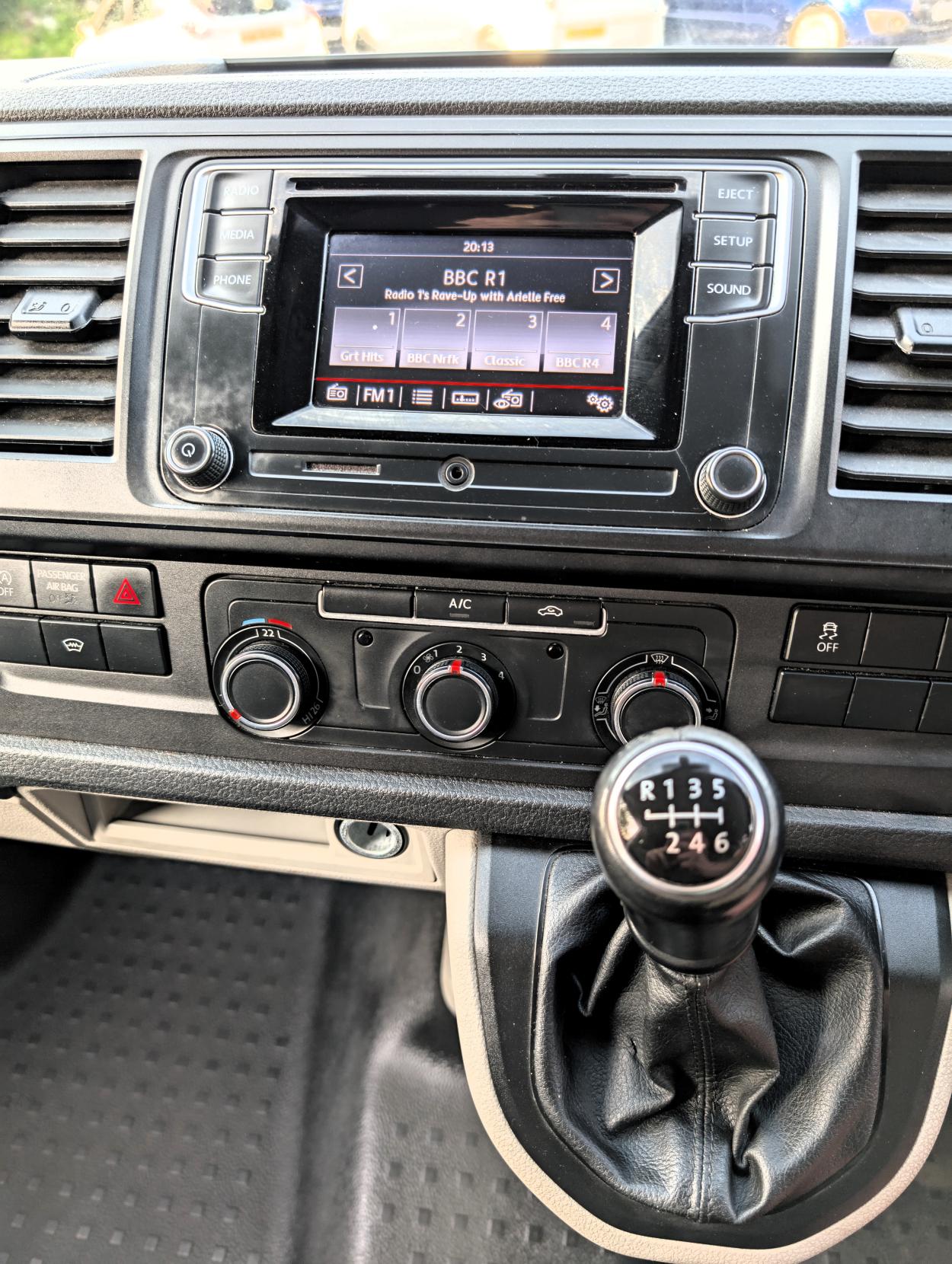 Volkswagen Transporter 2.0 TDI T28 Highline Crew Cab 5dr Diesel Manual FWD LWB Euro 6 (s/s) (150 ps)