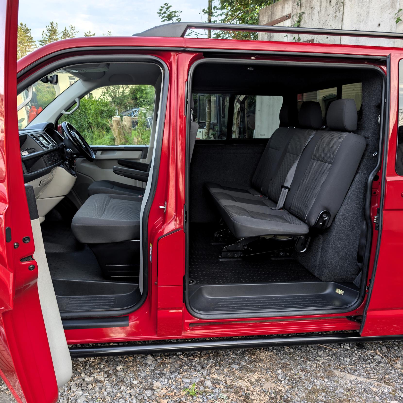 Volkswagen Transporter 2.0 TDI T28 Highline Crew Cab 5dr Diesel Manual FWD LWB Euro 6 (s/s) (150 ps)