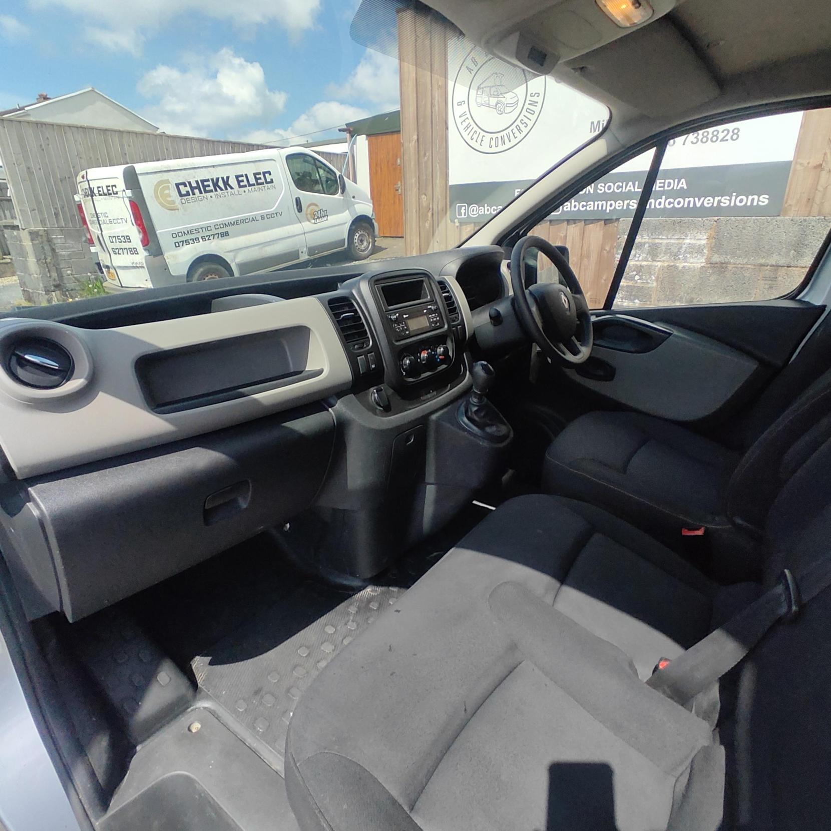 Renault Trafic 1.6 dCi 27 Business Panel Van 5dr Diesel Manual SWB Standard Roof Euro 6 (120 ps)