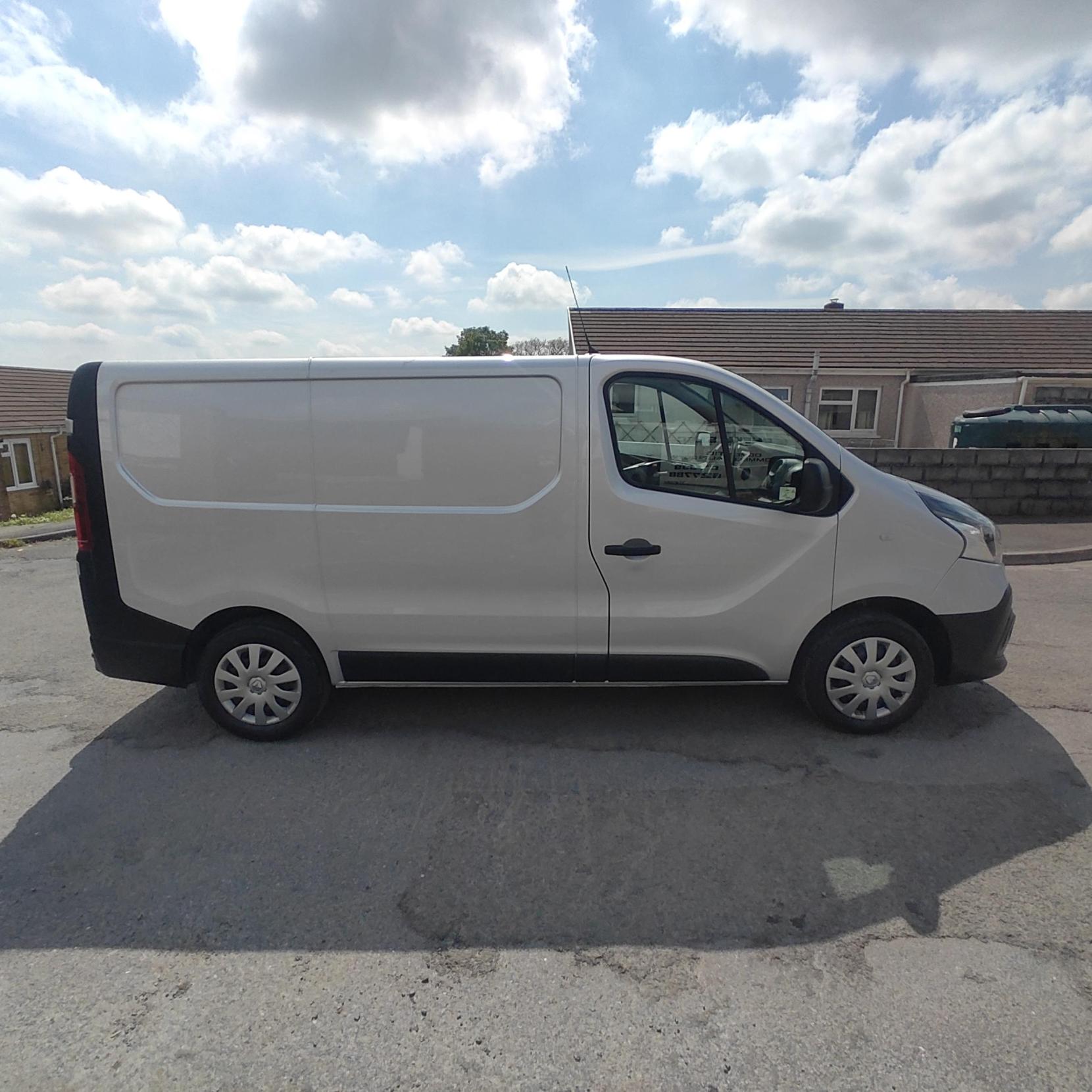 Renault Trafic 1.6 dCi 27 Business Panel Van 5dr Diesel Manual SWB Standard Roof Euro 6 (120 ps)