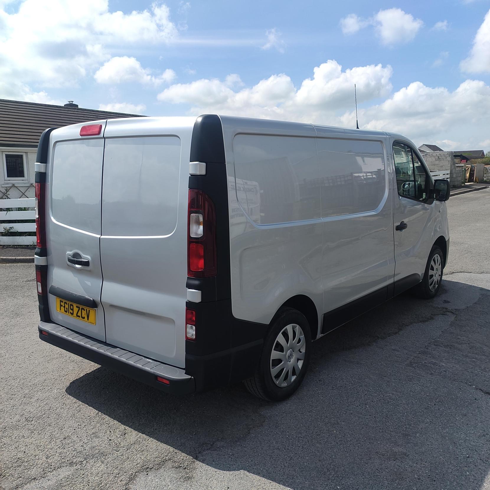 Renault Trafic 1.6 dCi 27 Business Panel Van 5dr Diesel Manual SWB Standard Roof Euro 6 (120 ps)